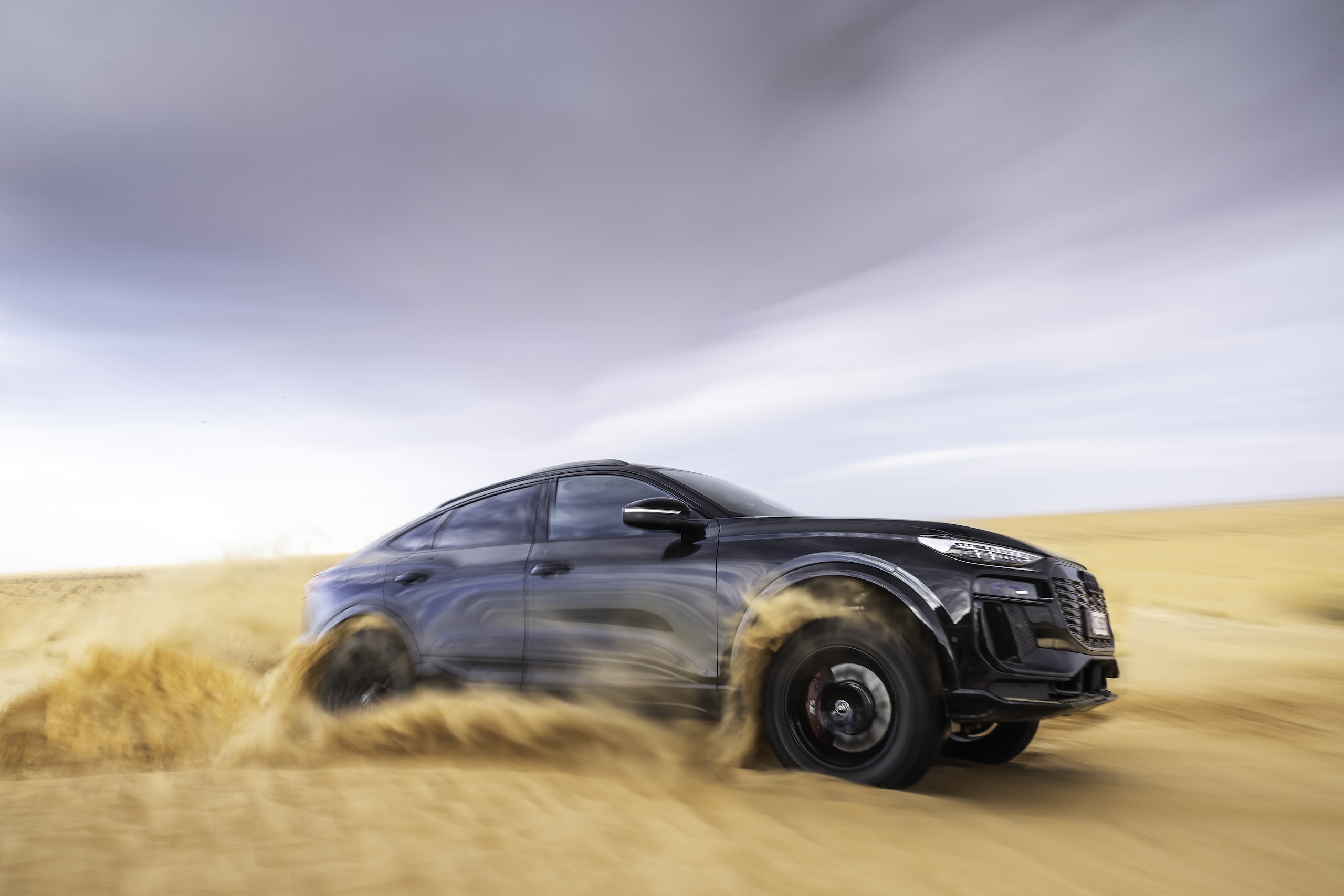 Audi SQ6, sfida al deserto 