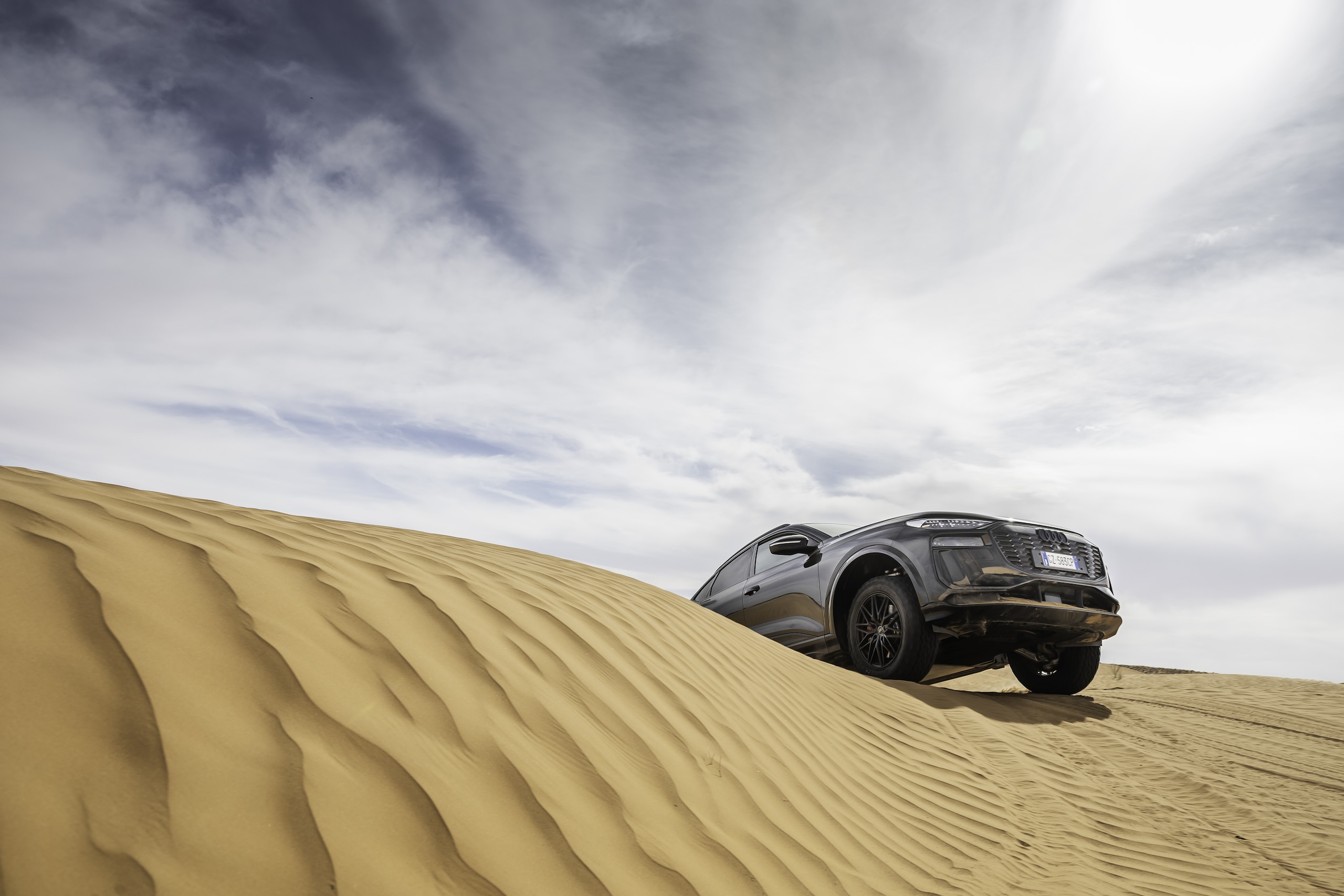 Audi SQ6, sfida al deserto 