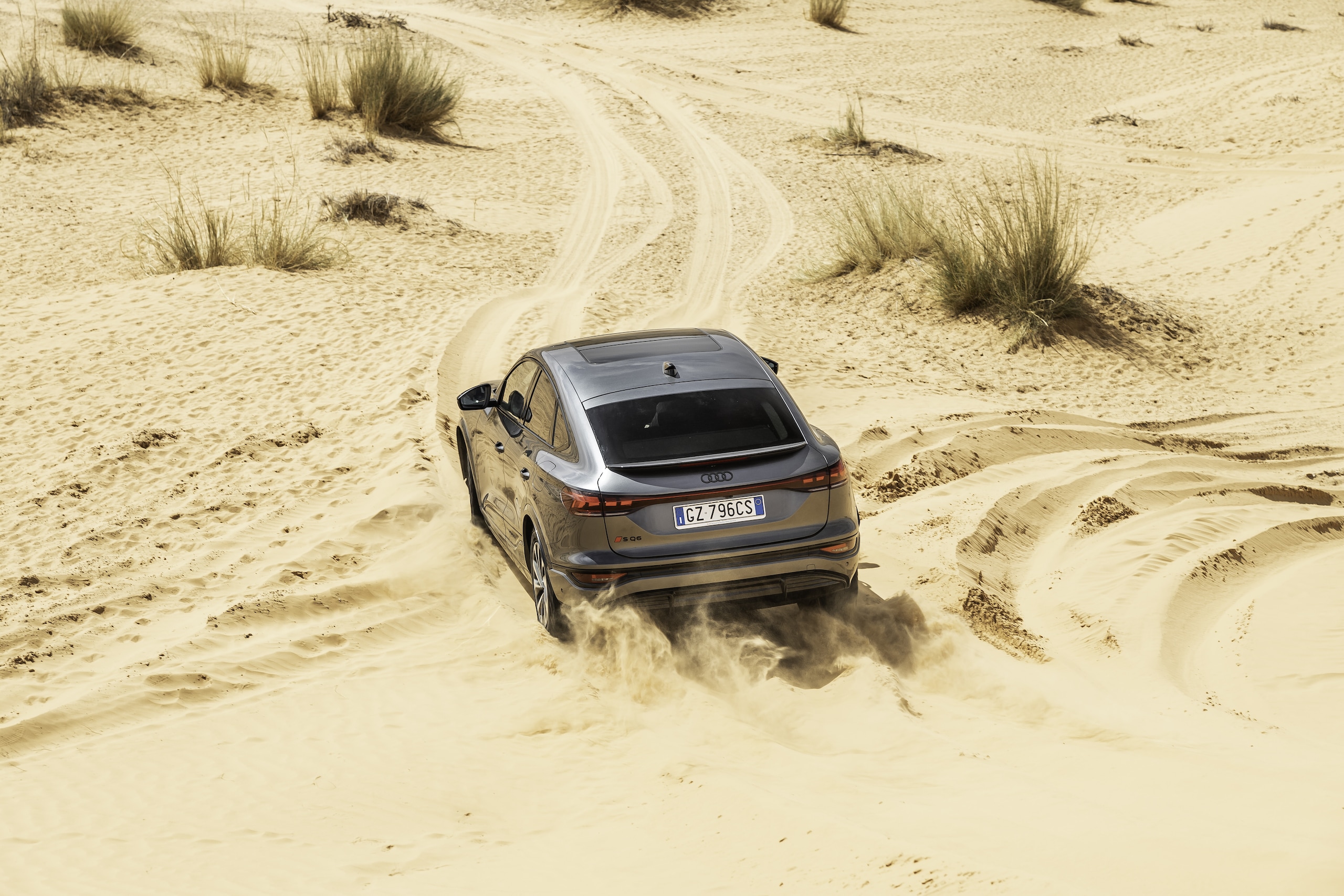 Audi SQ6, sfida al deserto 