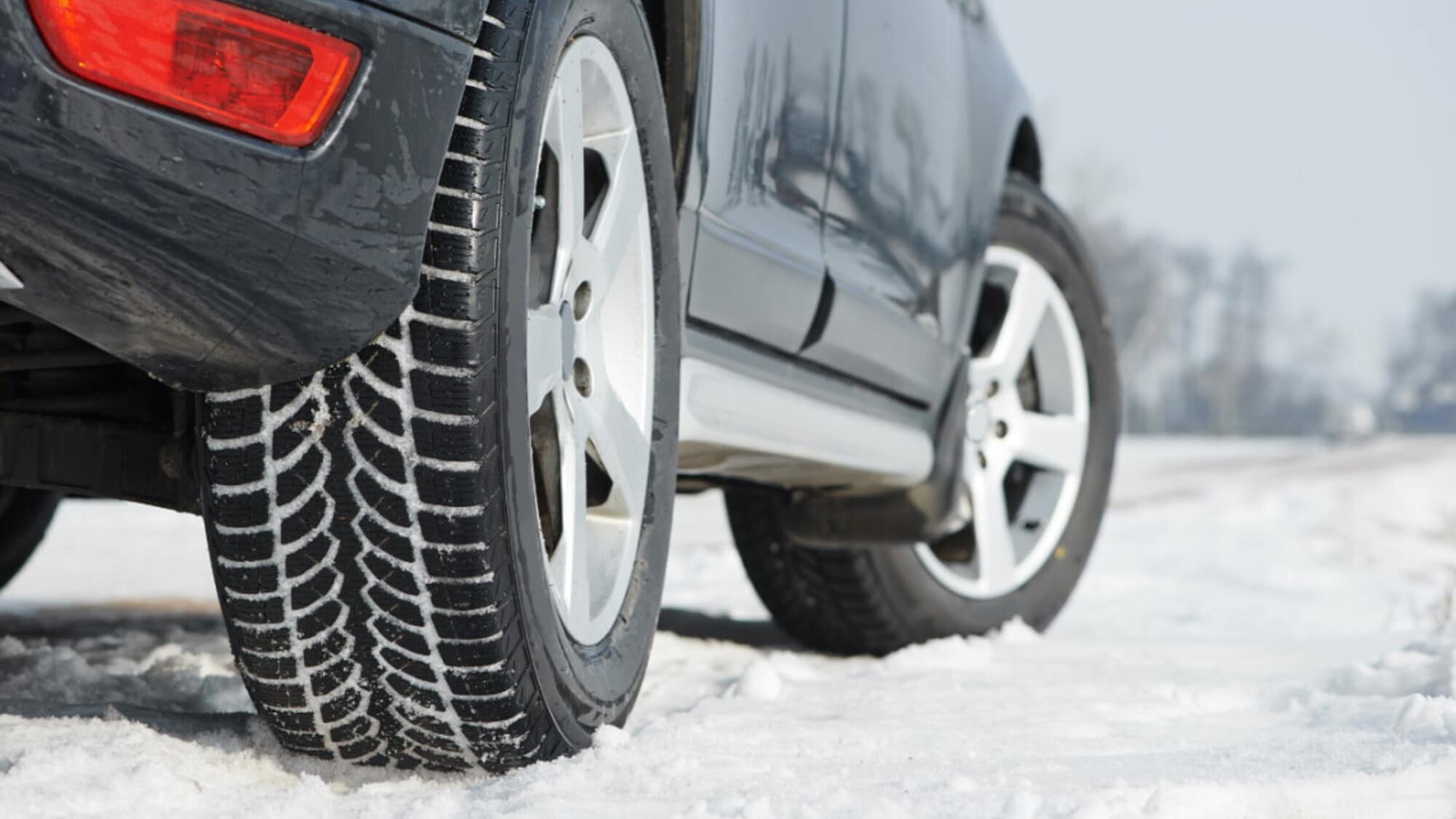 Gomme invernali obbligatorie, da quando si possono montare e perché "convengono"