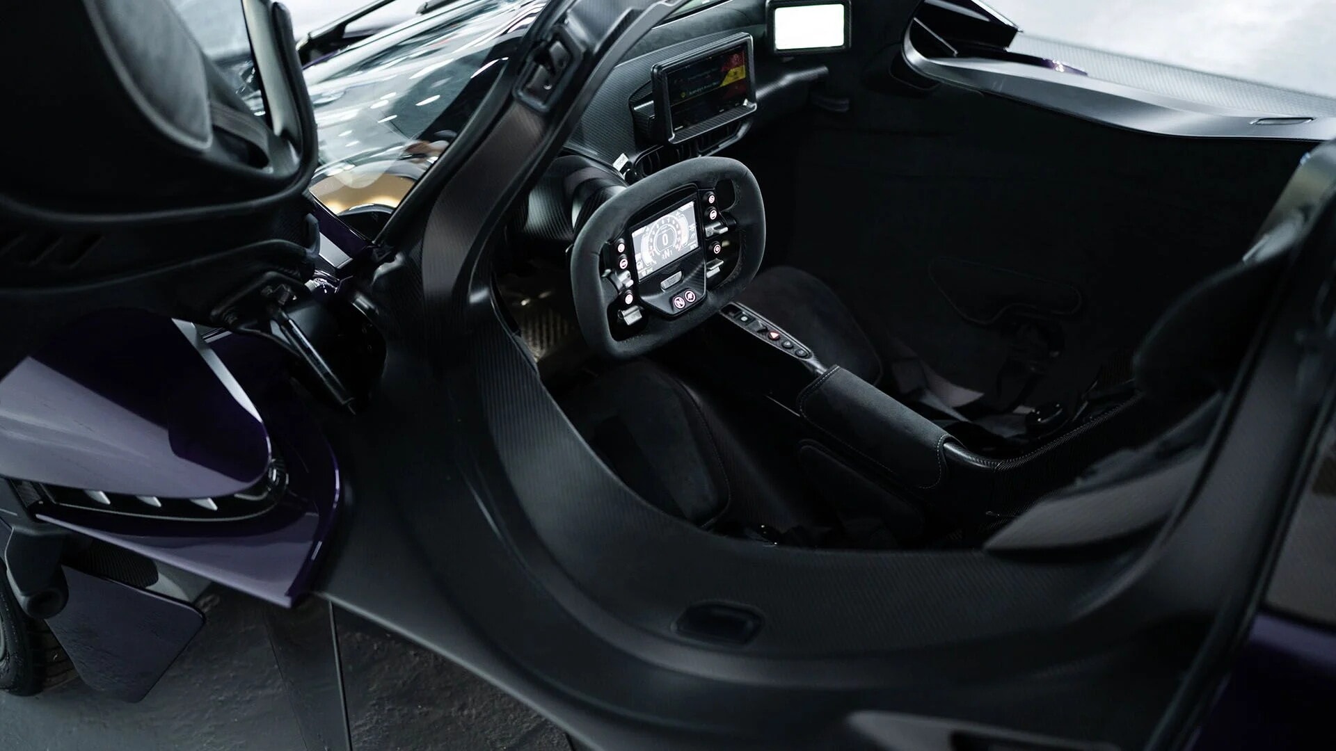 La Aston Martin Valkyrie Spider numero 39 è in vendita