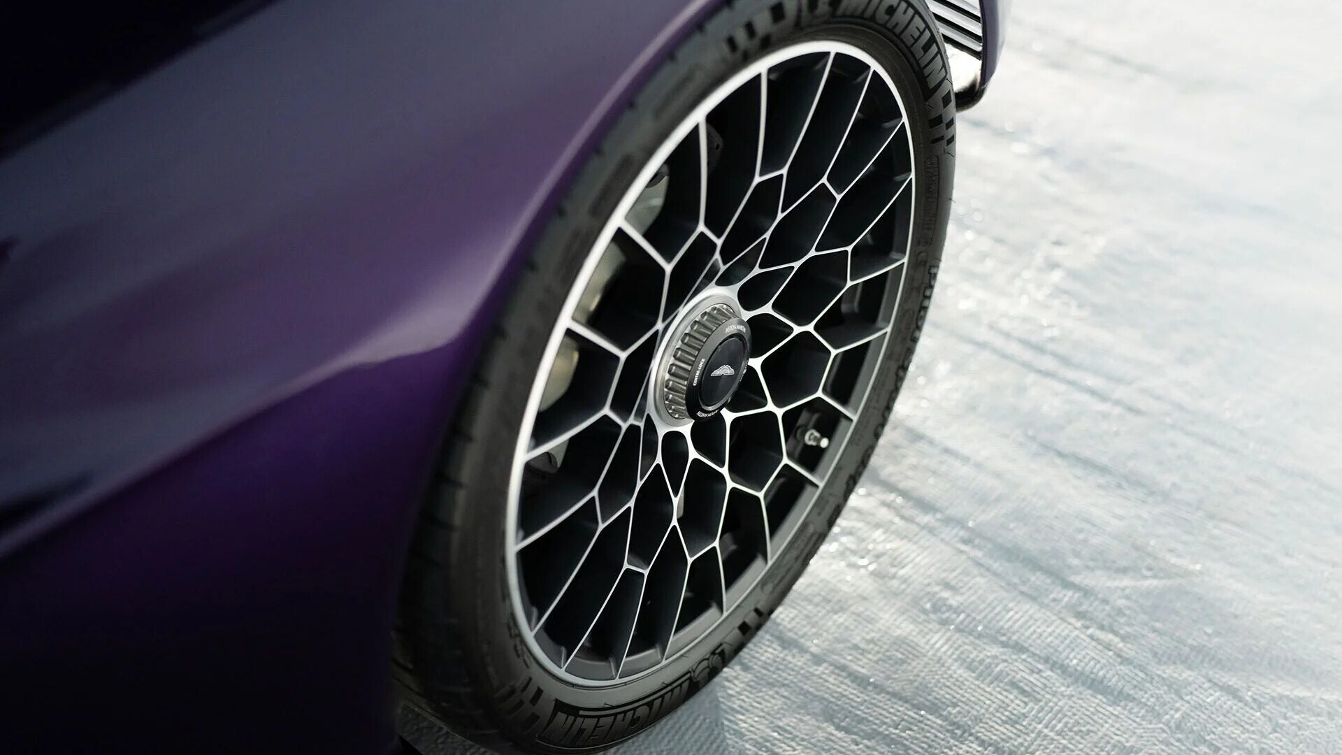 La Aston Martin Valkyrie Spider numero 39 è in vendita