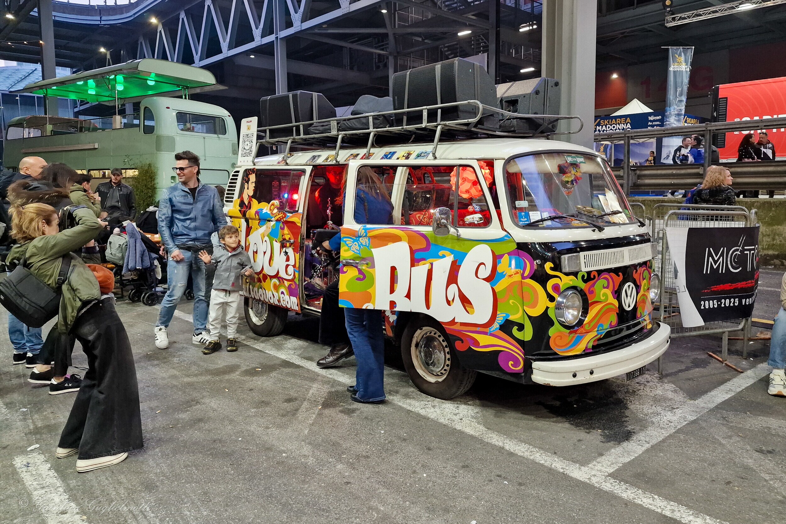 Le FOTO del TAO Love Bus Experience, Volkswagen T2 da concerto