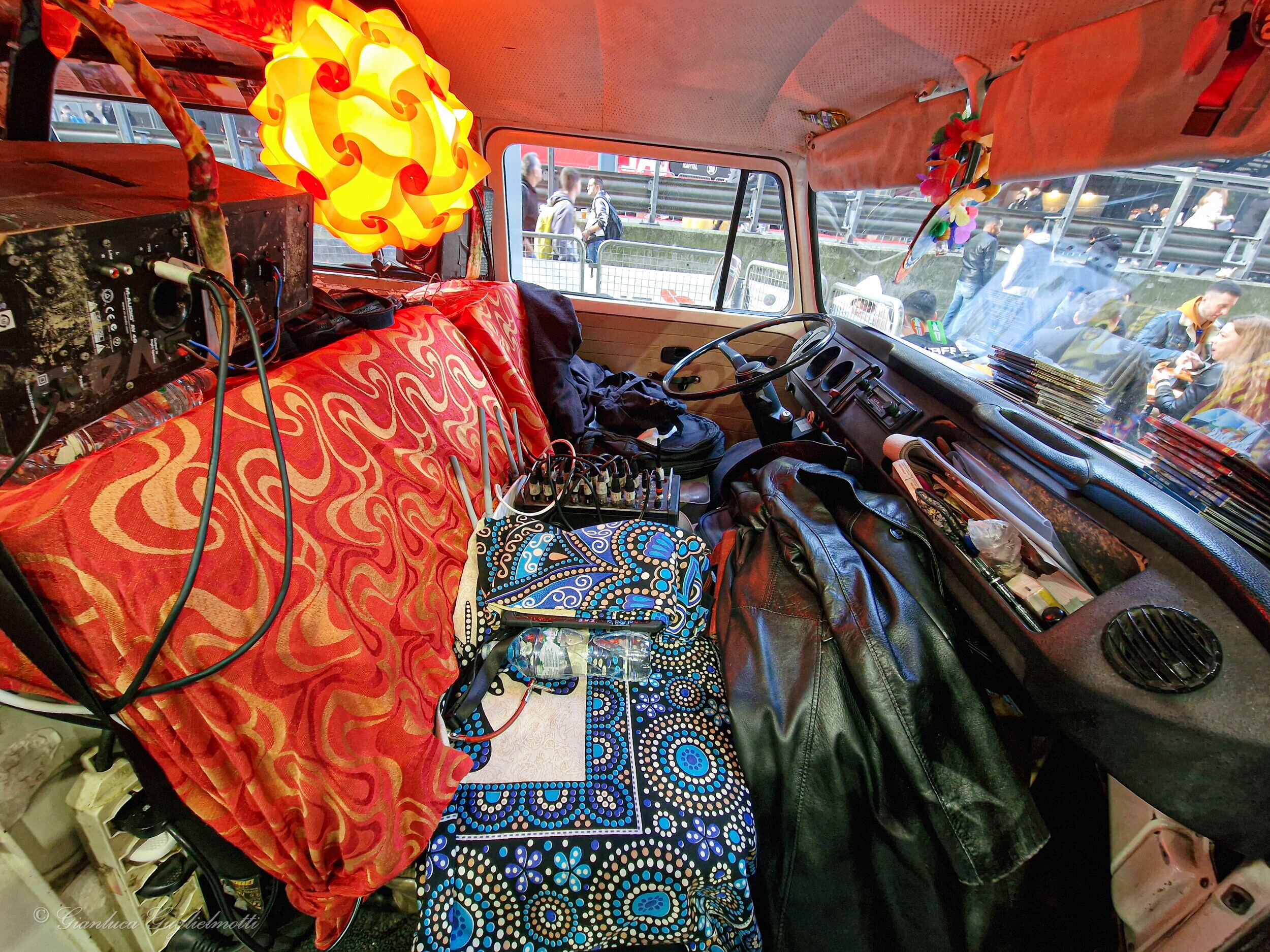 Le FOTO del TAO Love Bus Experience, Volkswagen T2 da concerto