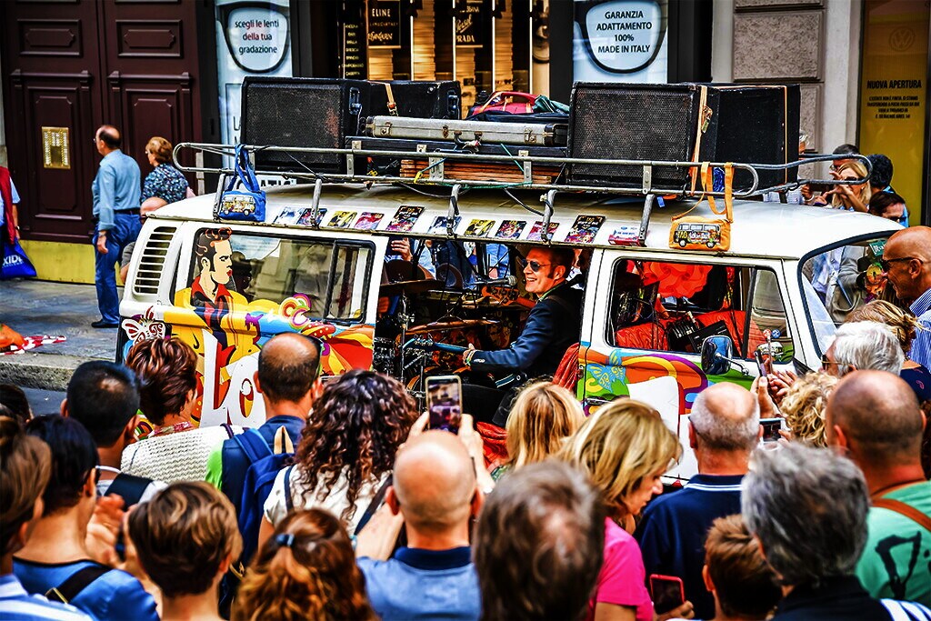 Le FOTO del TAO Love Bus Experience, Volkswagen T2 da concerto