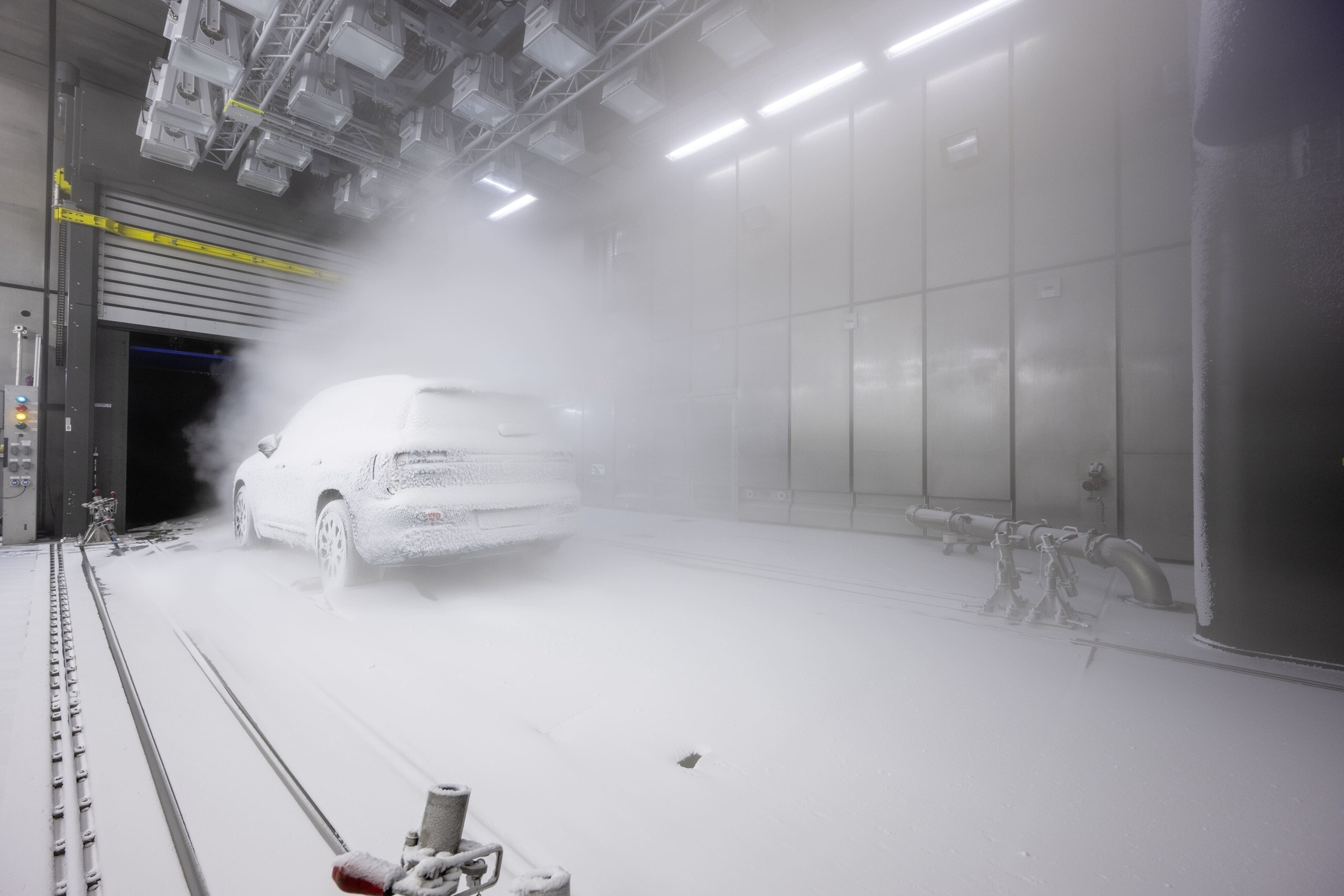 Mercedes GLB 2026, prime immagini di esterni e interni