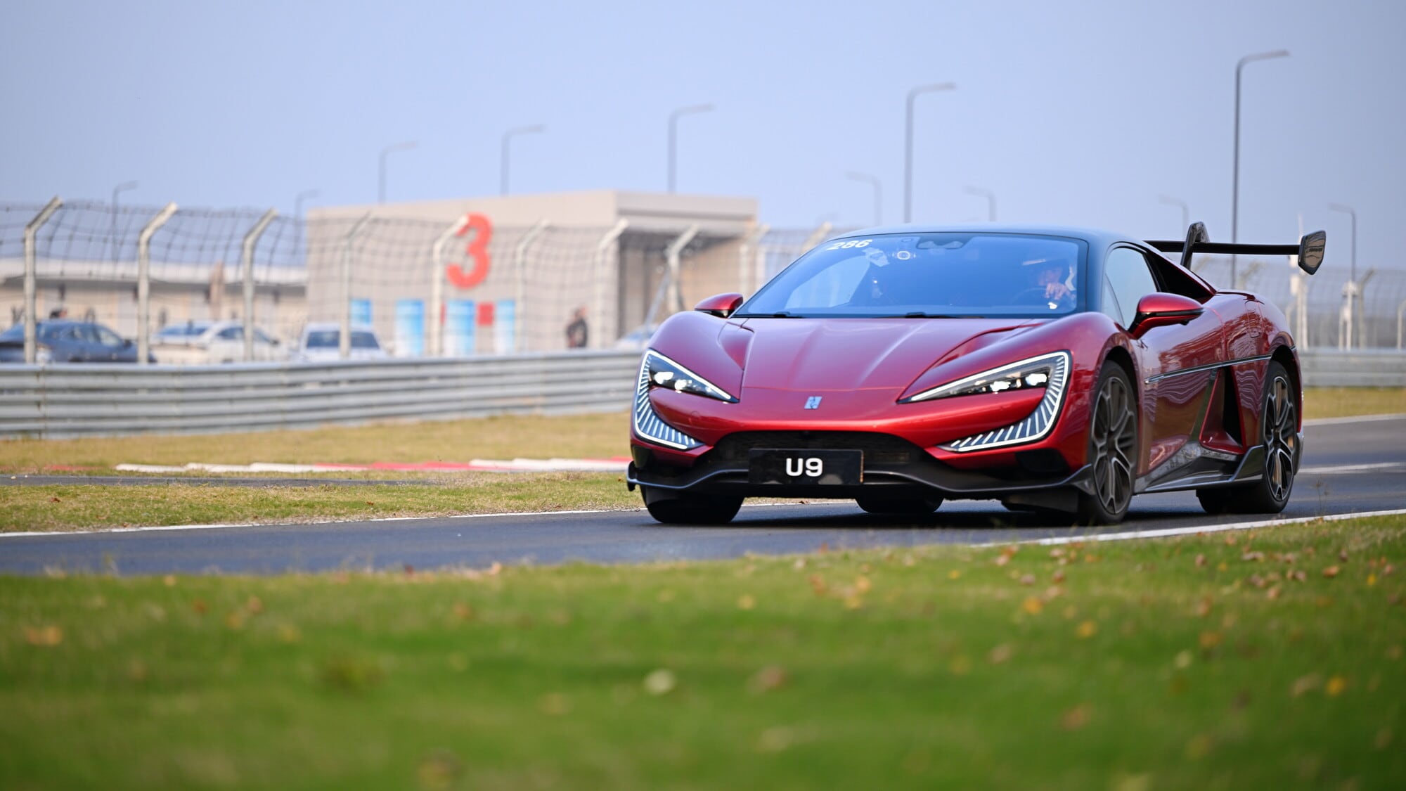 Yangwang U9, il primo test della regina elettrica del Nurburgring