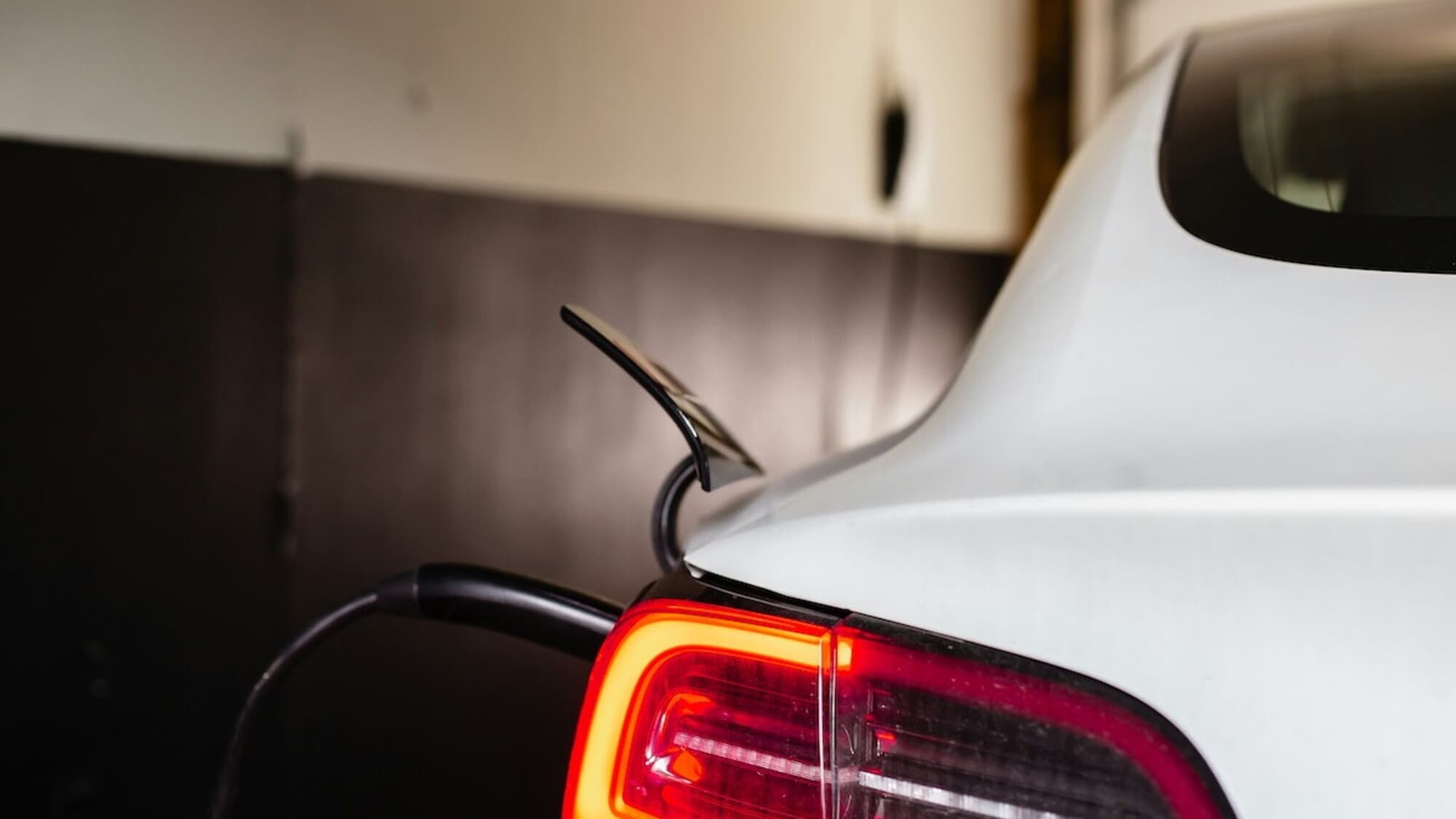 Obbligo di ricarica per le ibride plug-in, cosa vuole dire davvero