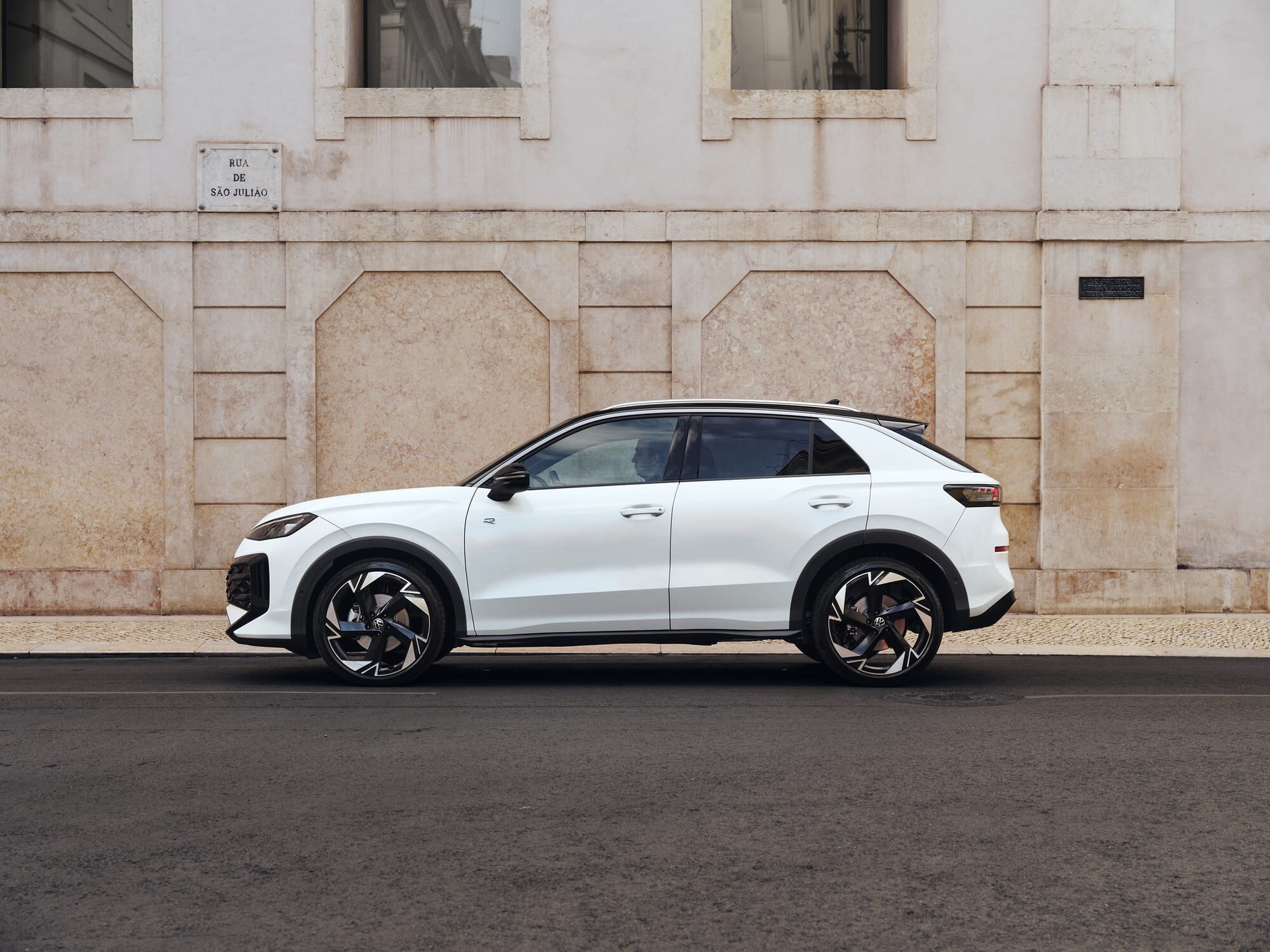 Nuovo Volkswagen T-Roc, le foto in azione