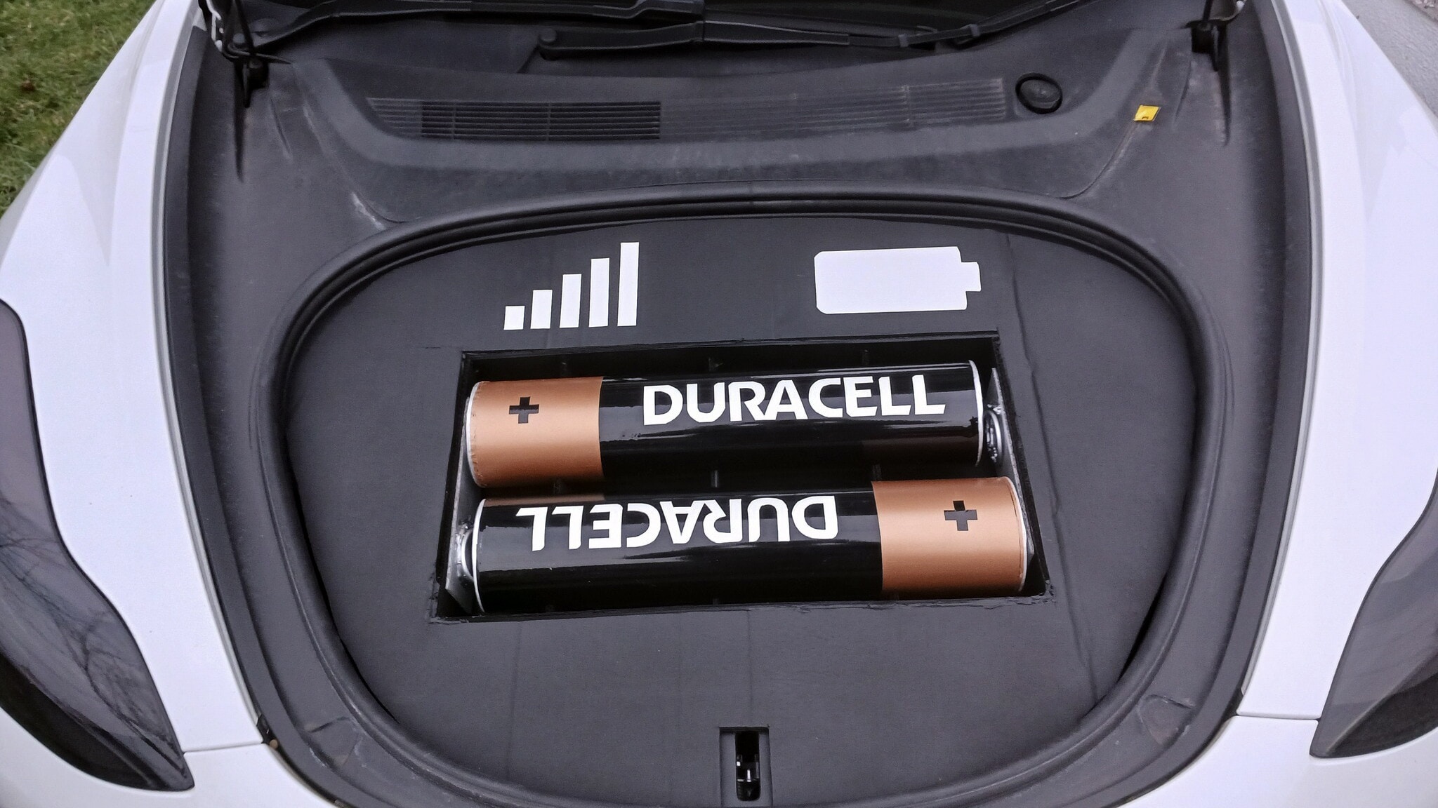 La curiosa Tesla Model 3 con batterie Duracell