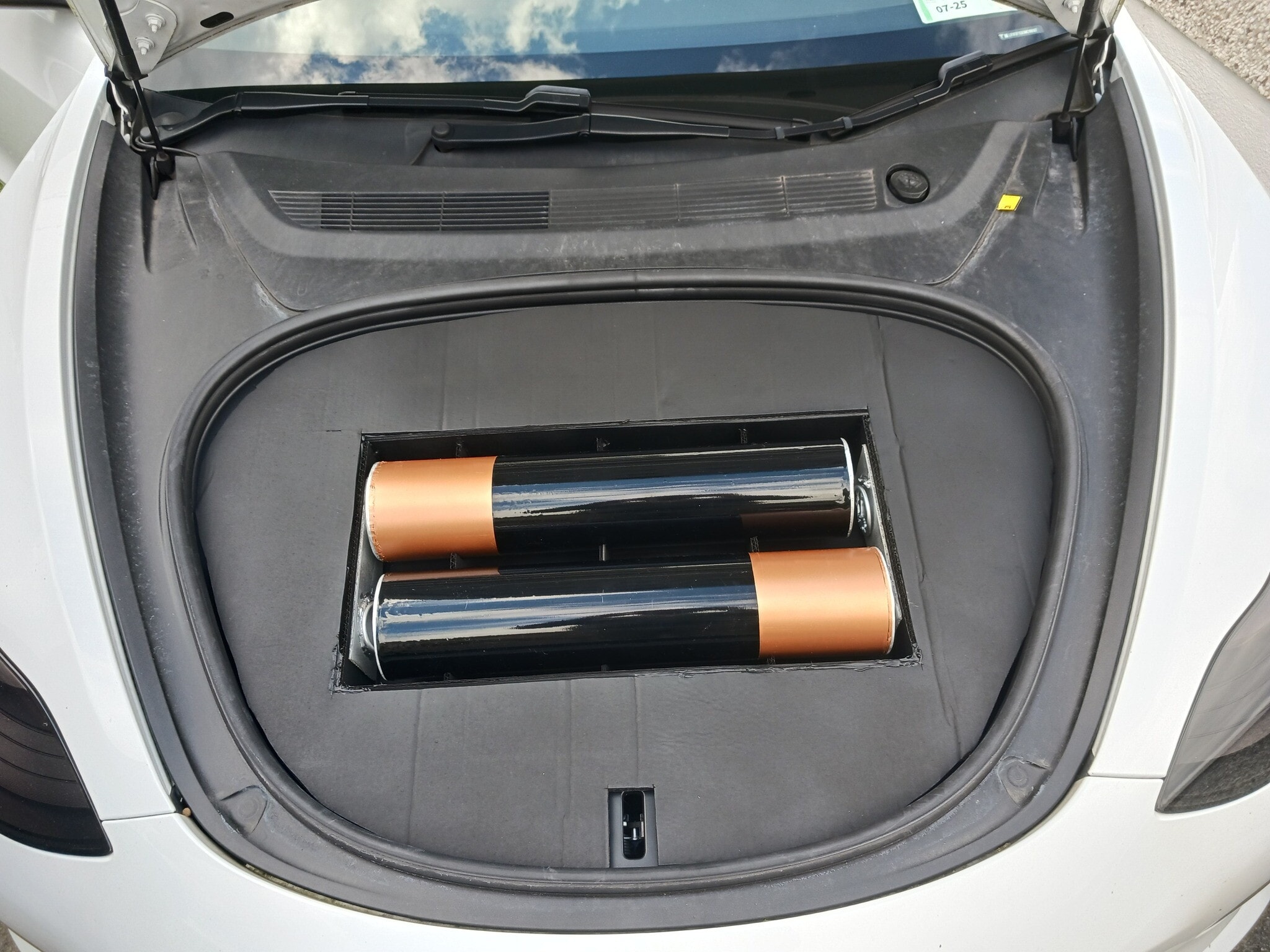 La curiosa Tesla Model 3 con batterie Duracell