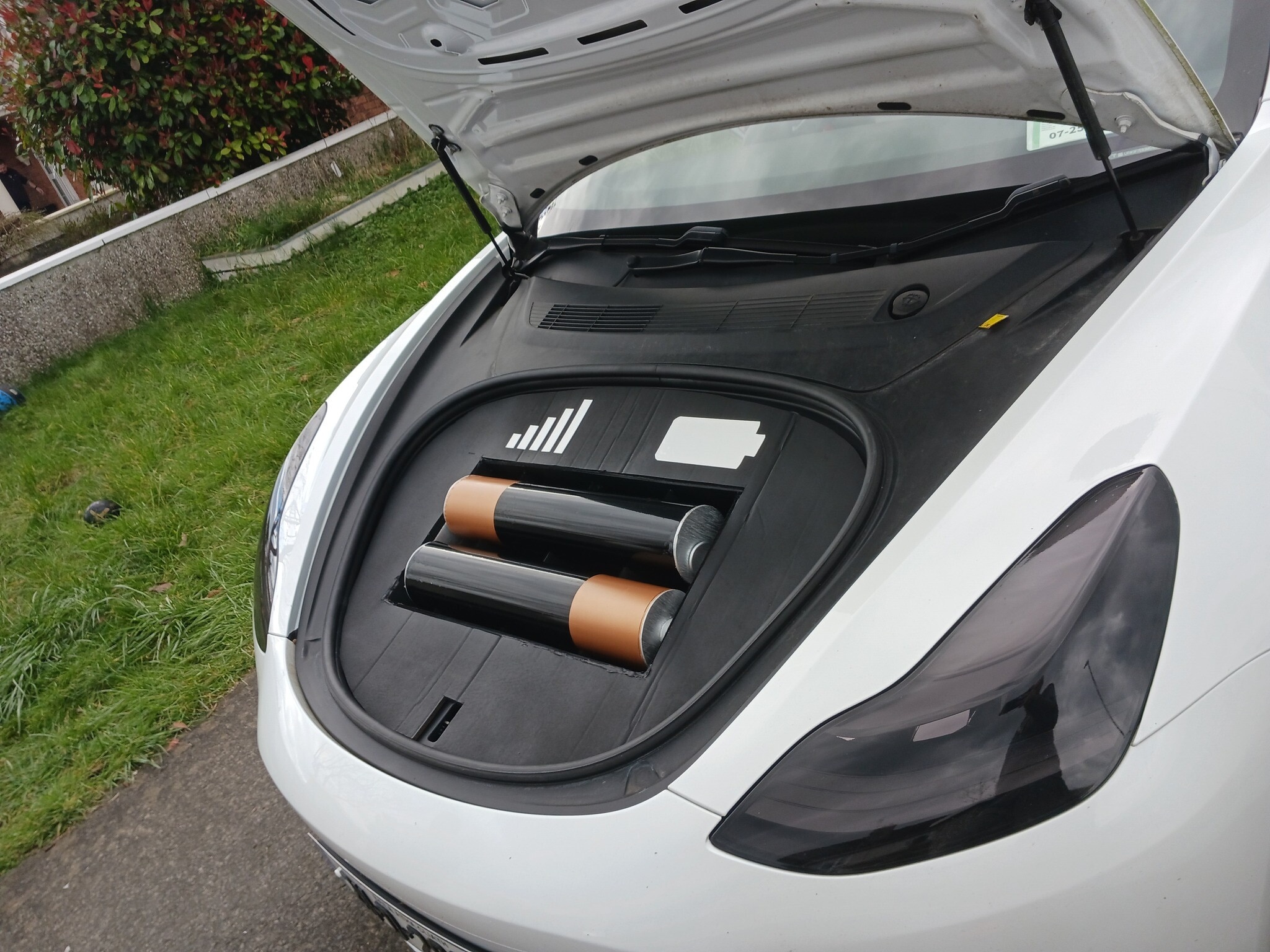 La curiosa Tesla Model 3 con batterie Duracell