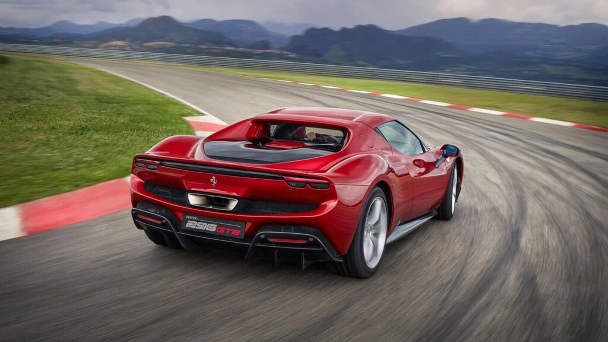 Venezia, truffa Ferrari: falso bonifico da 220mila euro e auto tentata «sparizione»