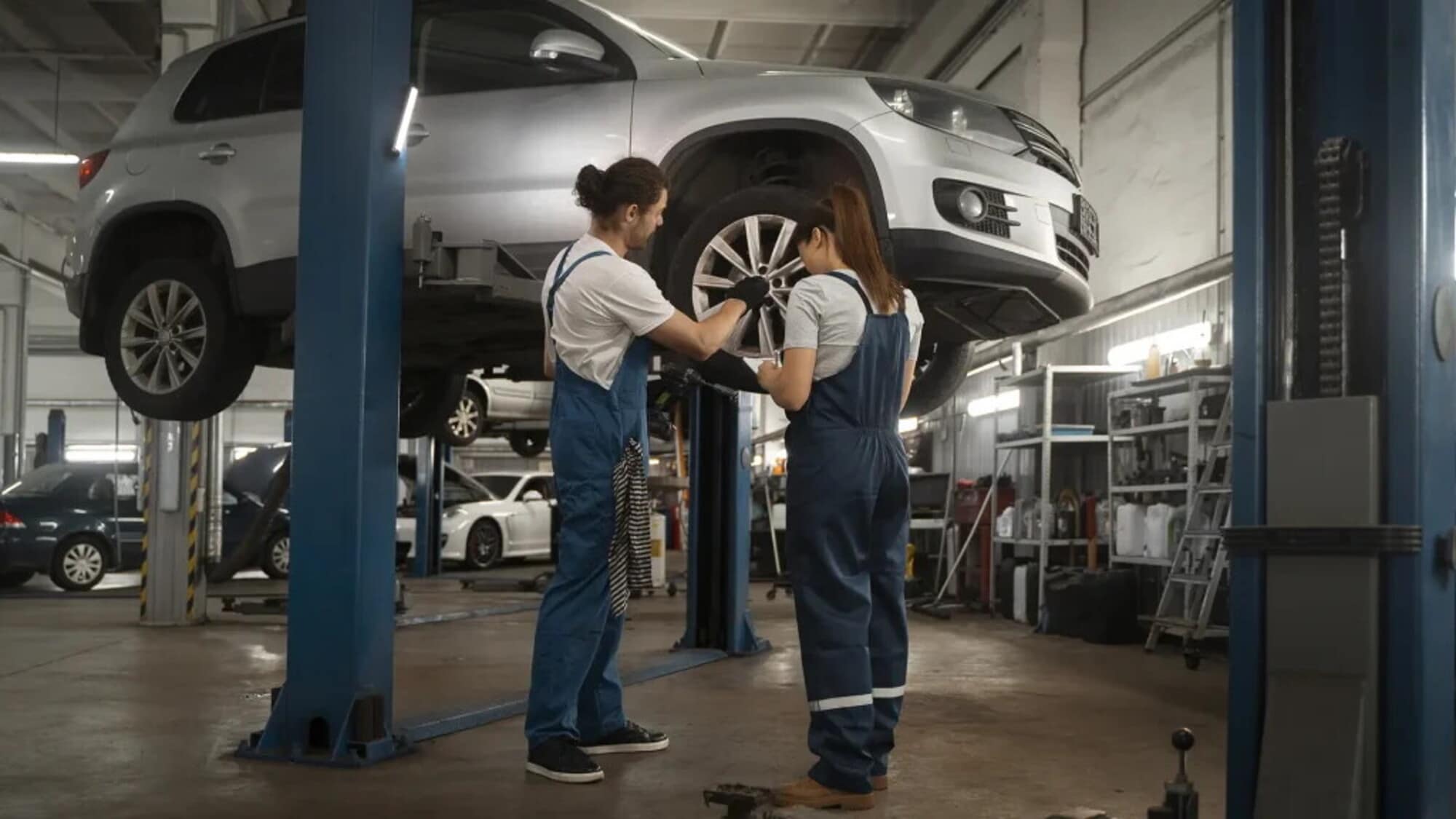Garanzie e servizi post-vendita: cosa offrono davvero le concessionarie auto