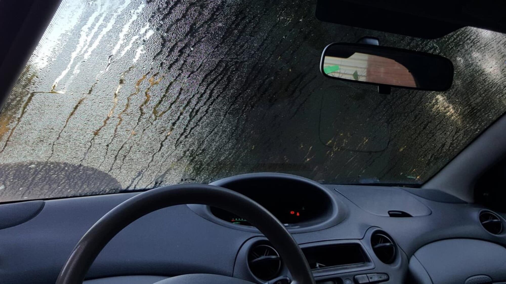 Il trucco antiappannamento dei vetri dell’auto che funziona davvero