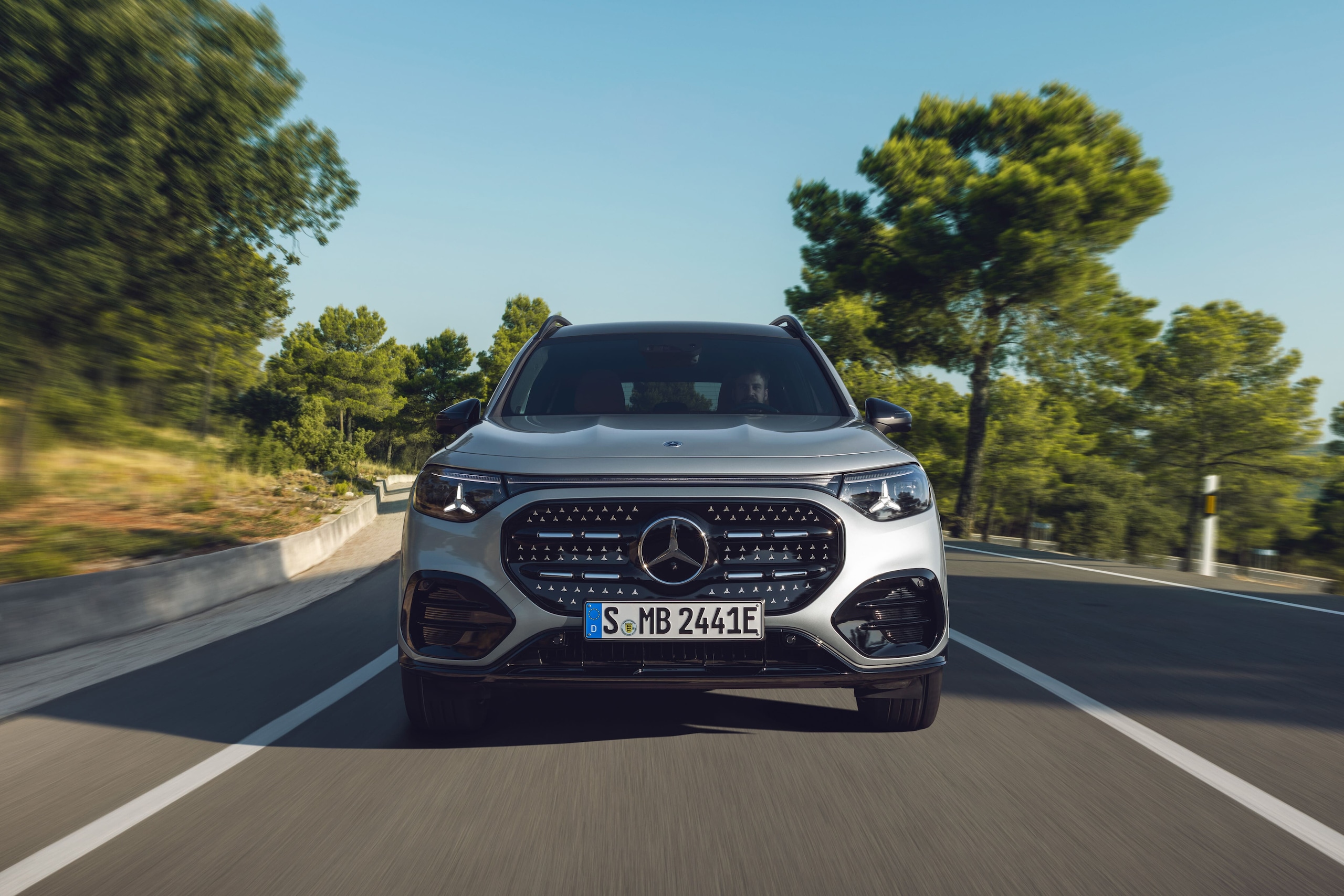 Mercedes GLB 2026, le foto