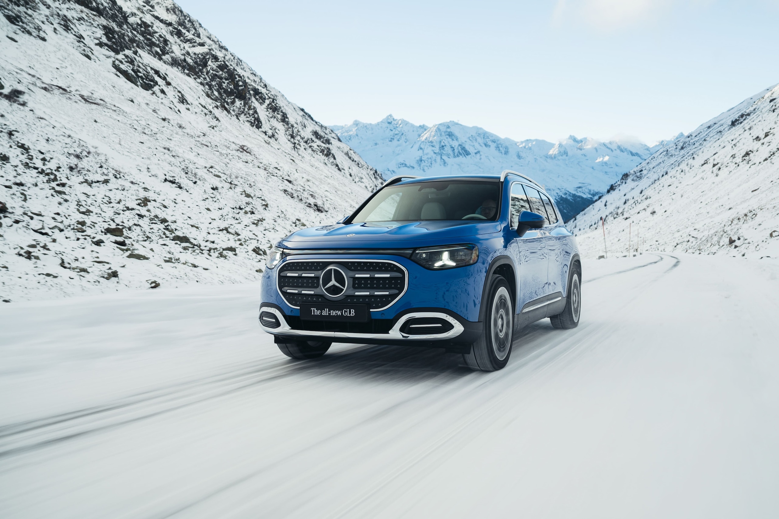 Mercedes GLB 2026, le foto