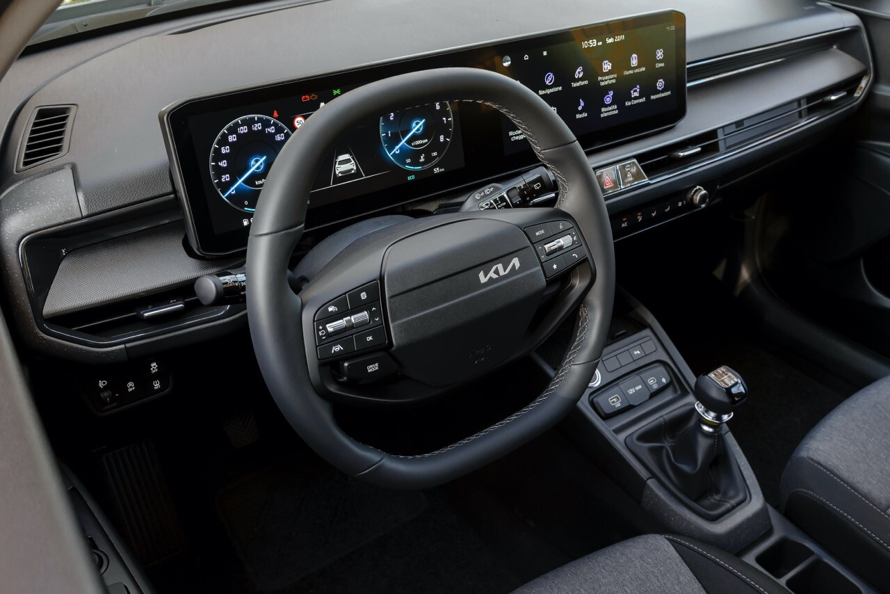 Kia Stonic 2026 su strada