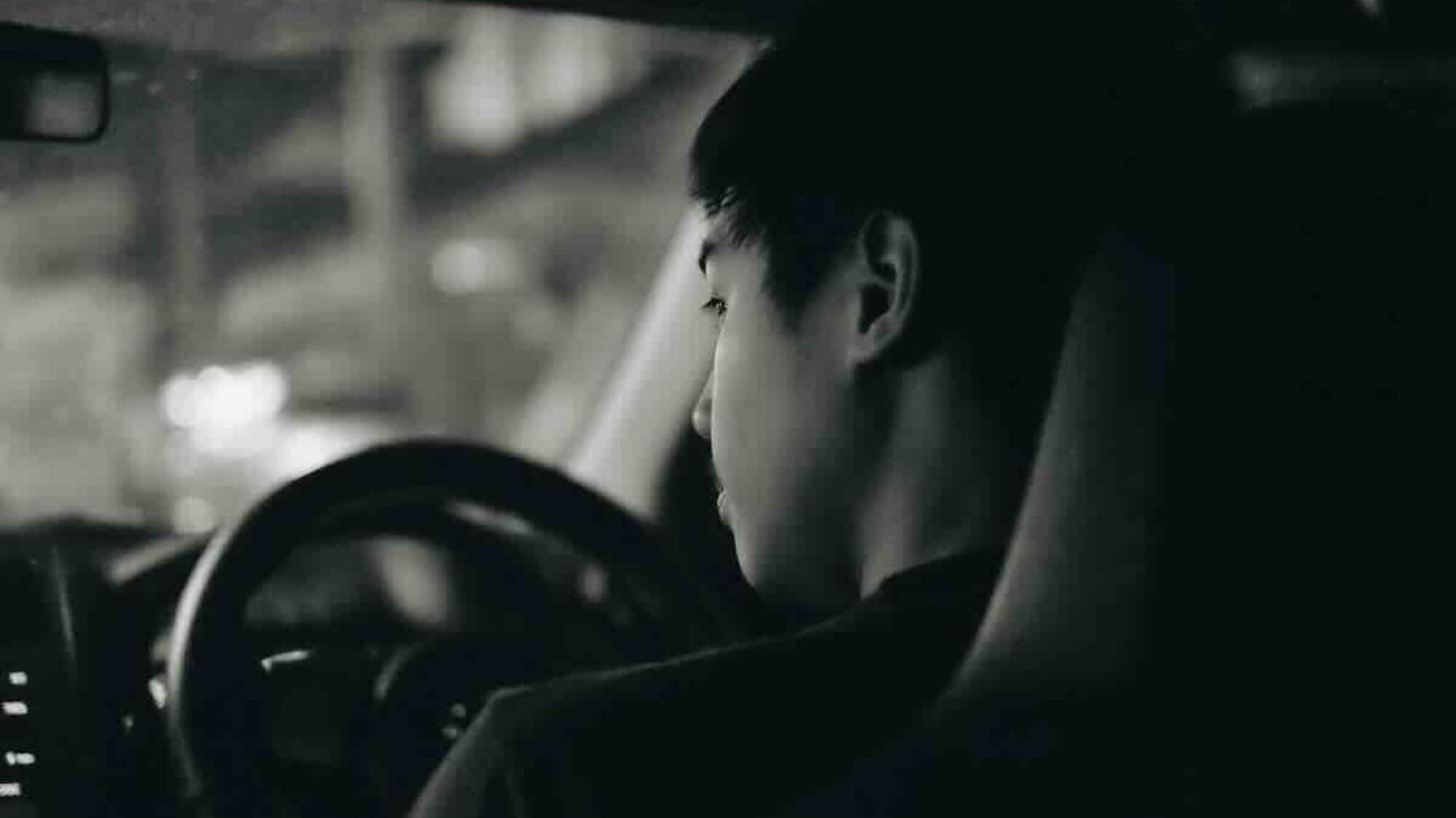 I giovani vogliono ancora prendere la patente? Come cambia il rapporto con l’auto nel 2025