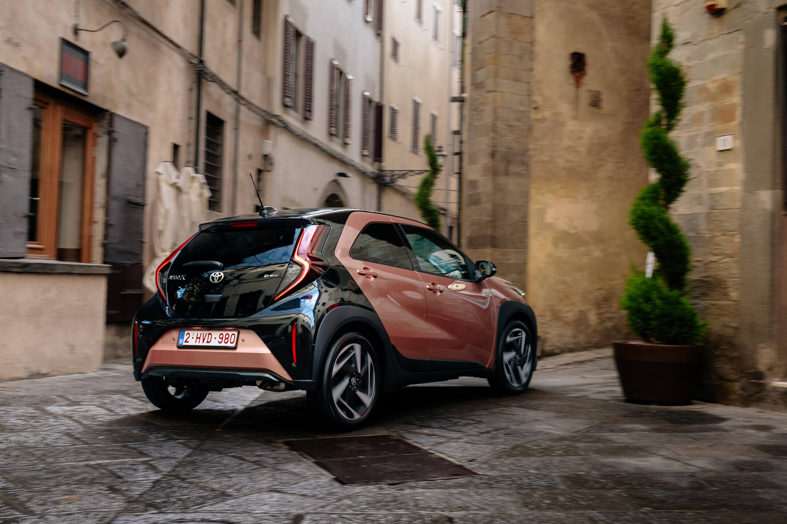 Toyota Aygo X Hybrid, la prima citycar full hybrid