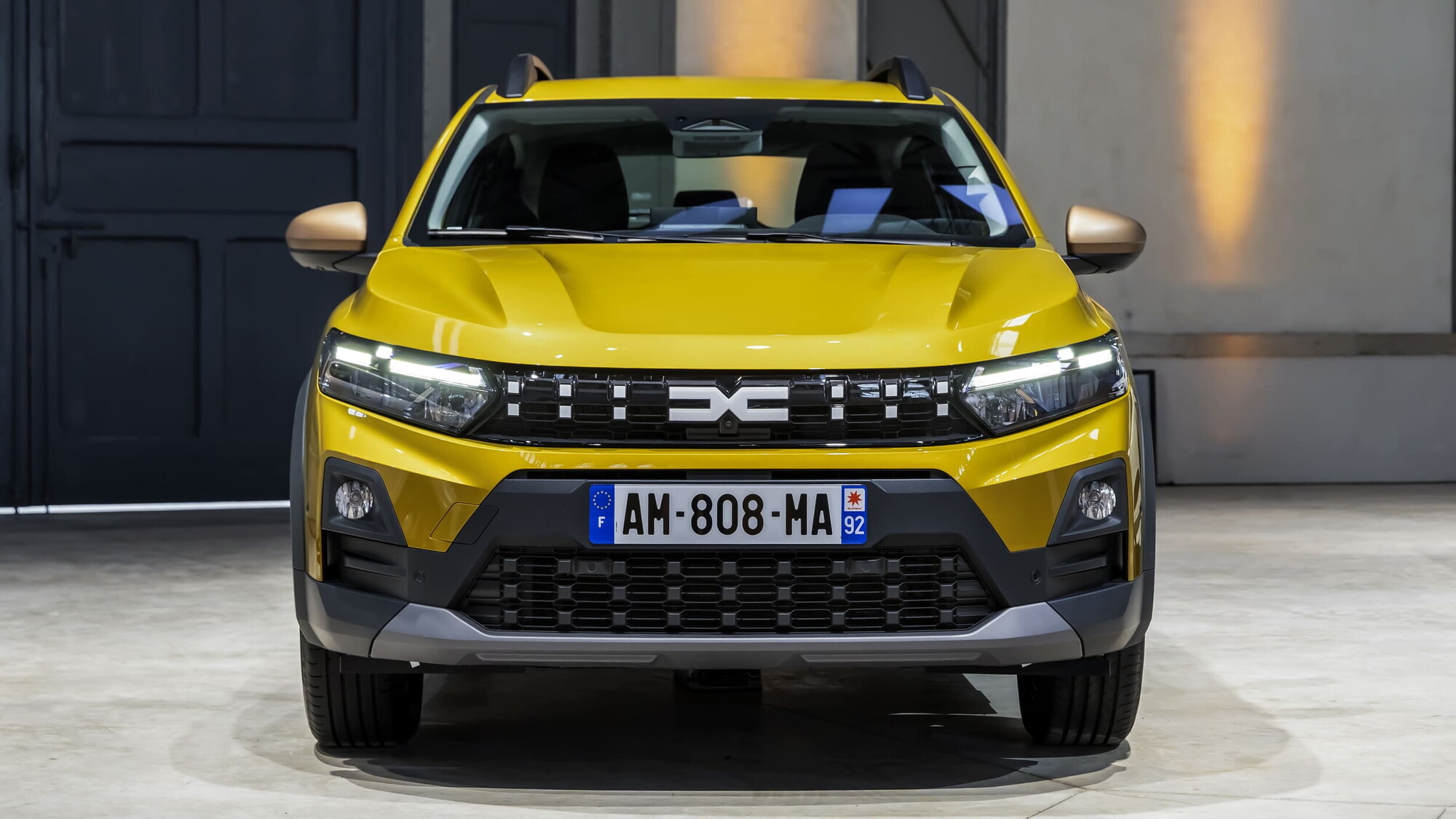 Dacia Sandero 2026 tenta la fuga col super ibrido e il nuovo GPL