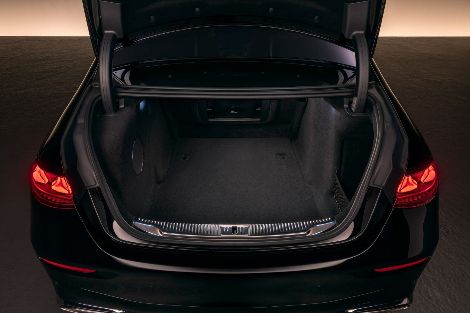 Mercedes Classe S 2026, tecnologie top e lusso V8