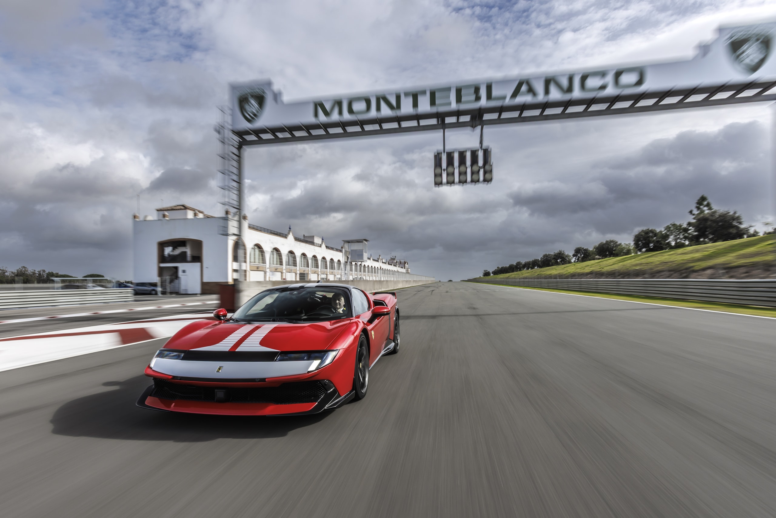 Ferrari 849 Testarossa le foto della prova