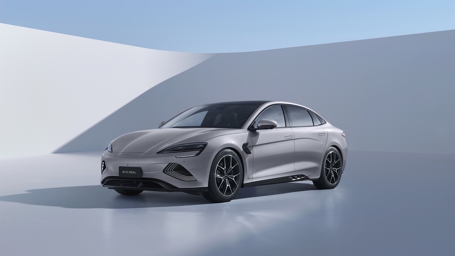 Byd Seal elettrica 2026, ecco cosa cambia