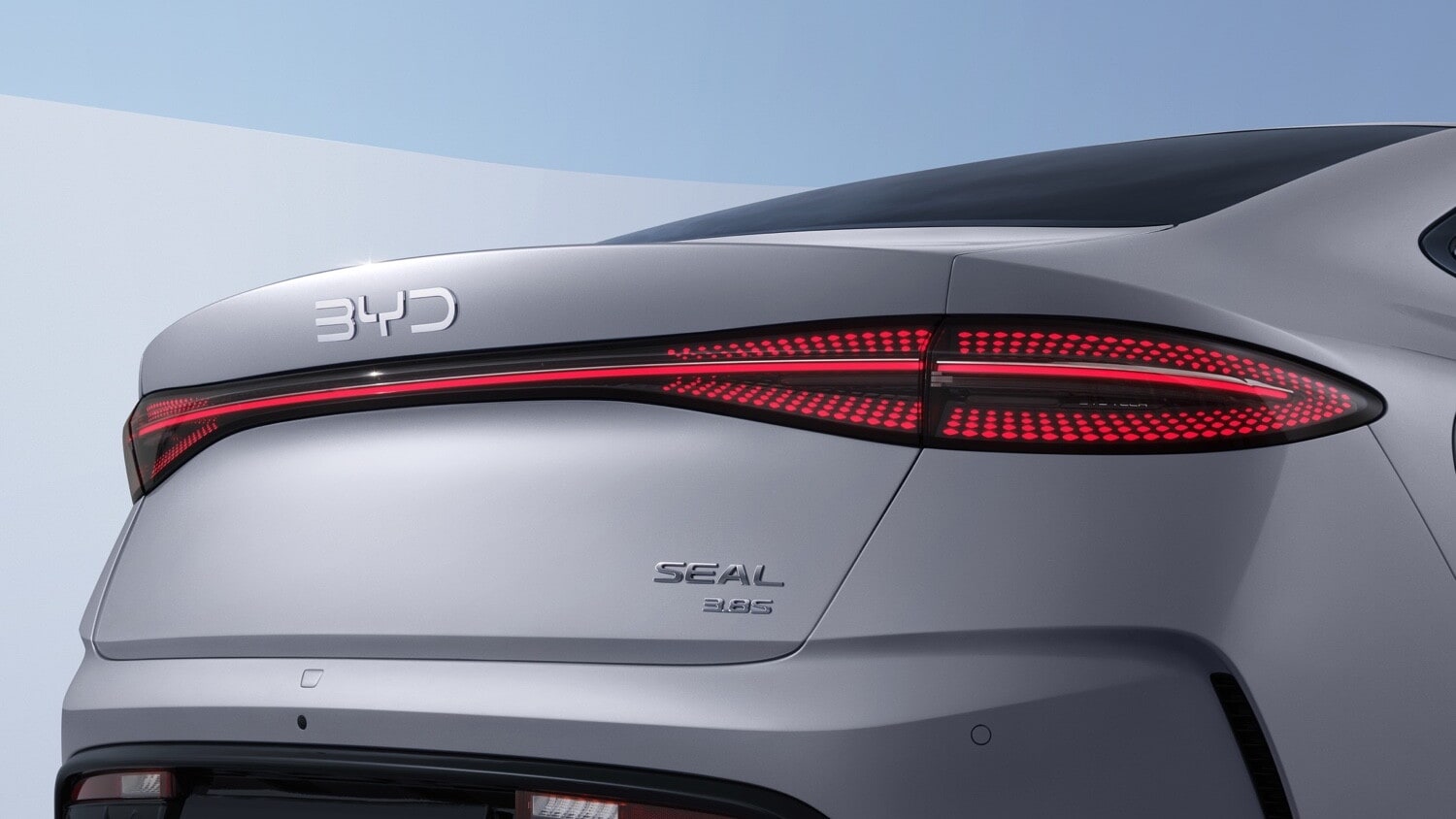 Byd Seal elettrica 2026, ecco cosa cambia