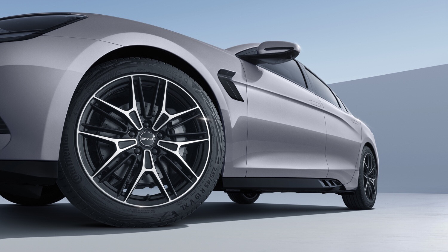 Byd Seal elettrica 2026, ecco cosa cambia