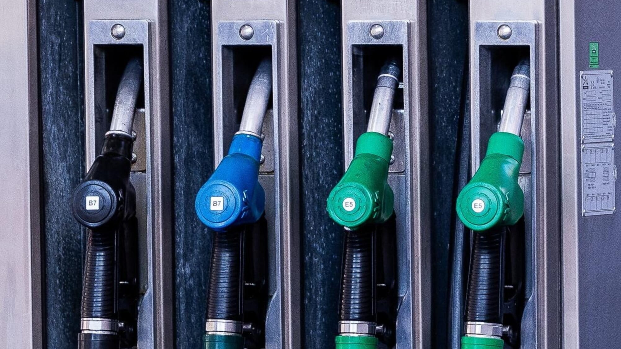 Guerra in Iran, prezzi di benzina e Diesel su di oltre 3 centesimi in tre giorni