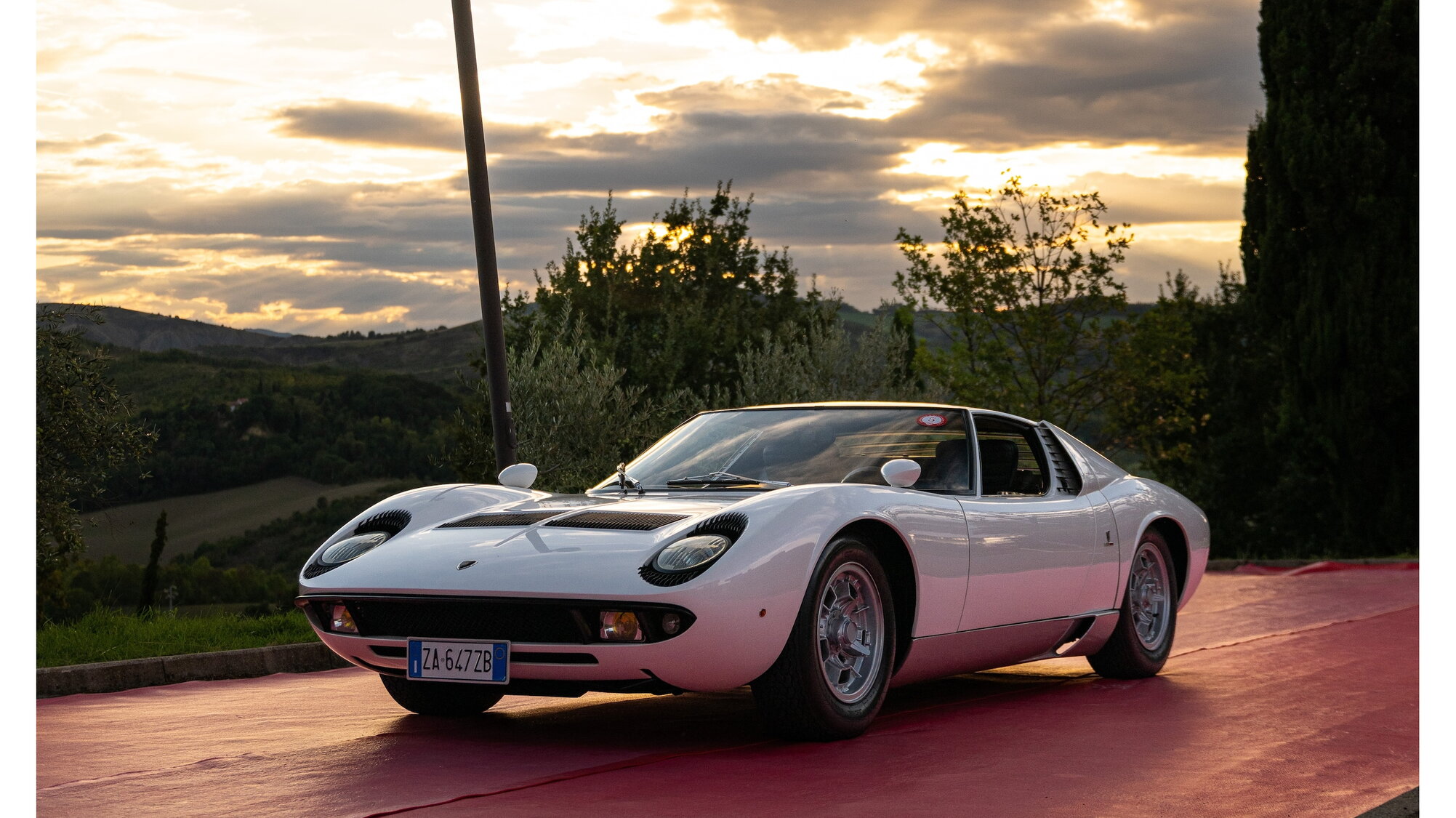 Lamborghini Miura compie 60 anni: un'icona di innovazione, design e potenza
