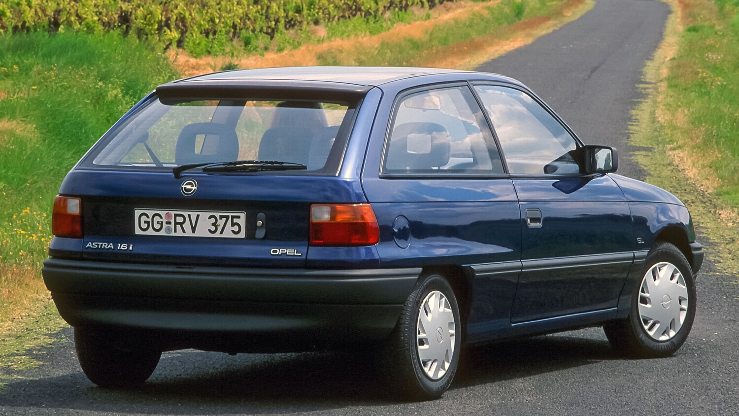 Opel Astra si rinnova: una storia lunga 35 anni che prosegue