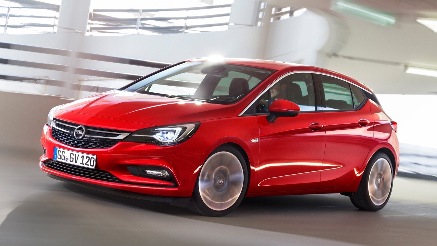 Opel Astra si rinnova: una storia lunga 35 anni che prosegue