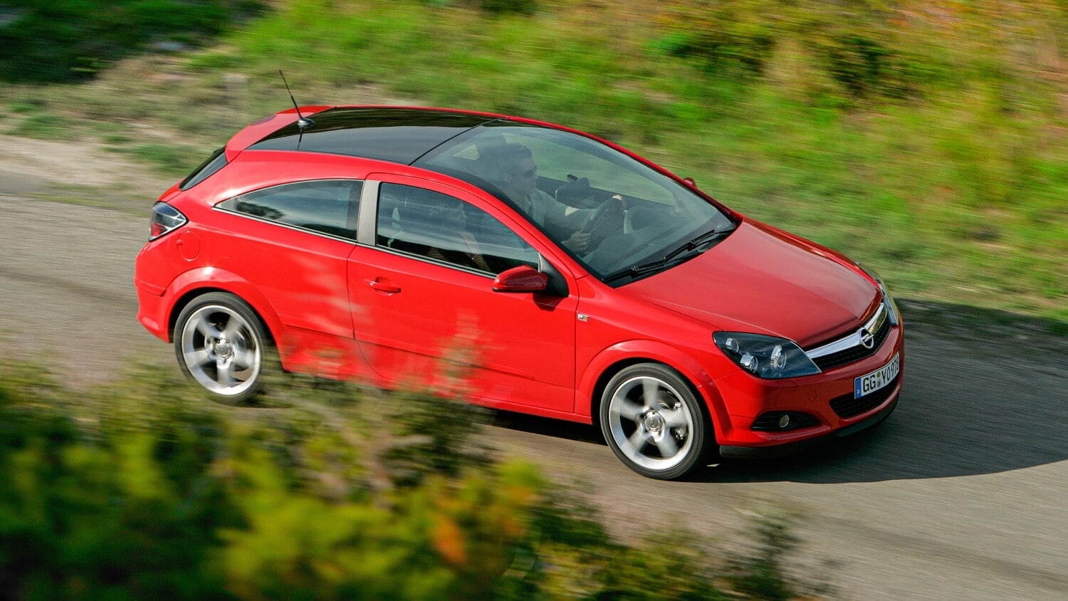 Opel Astra si rinnova: una storia lunga 35 anni che prosegue