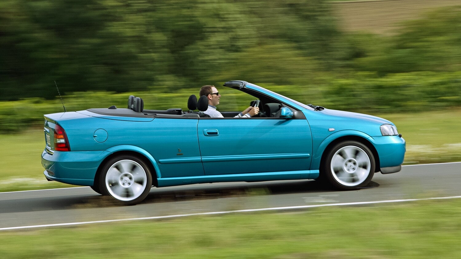 Opel Astra si rinnova: una storia lunga 35 anni che prosegue