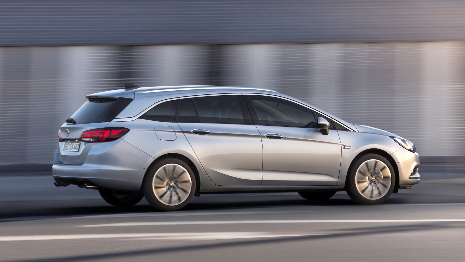 Opel Astra si rinnova: una storia lunga 35 anni che prosegue