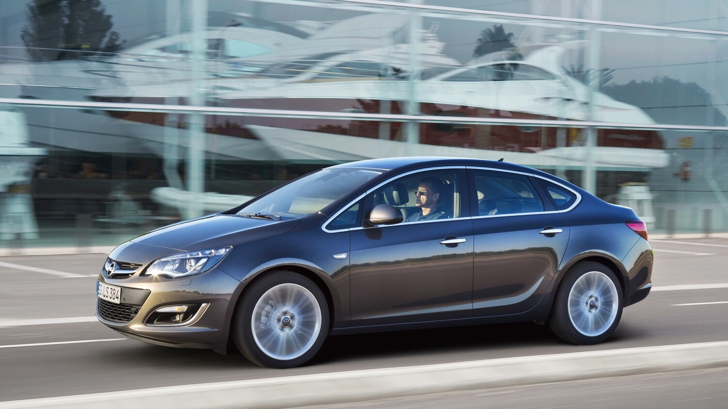 Opel Astra si rinnova: una storia lunga 35 anni che prosegue