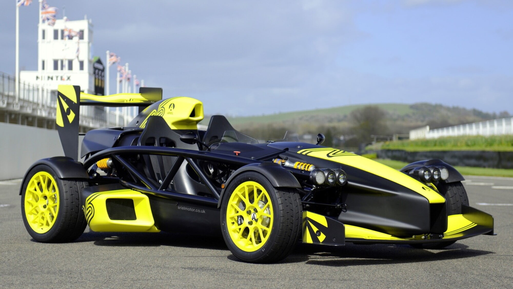 Guidare un'auto da corsa su strada? Ariel Atom 4RR è quanto di più vicino