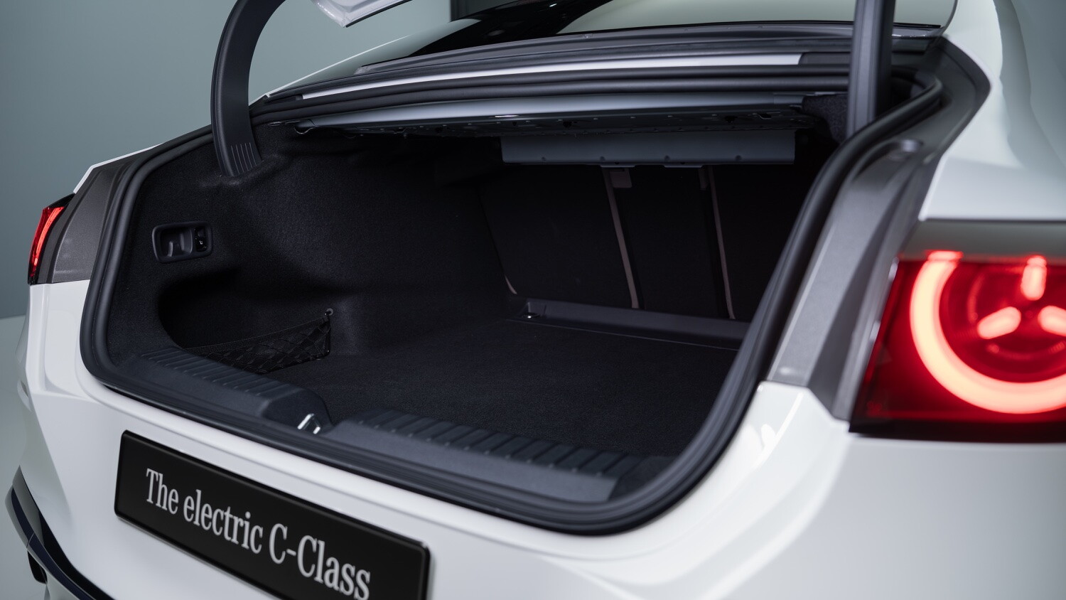 Per la prima volta anche Mercedes Classe C ha una versione elettrica