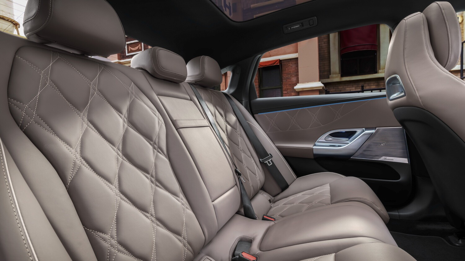Per la prima volta anche Mercedes Classe C ha una versione elettrica