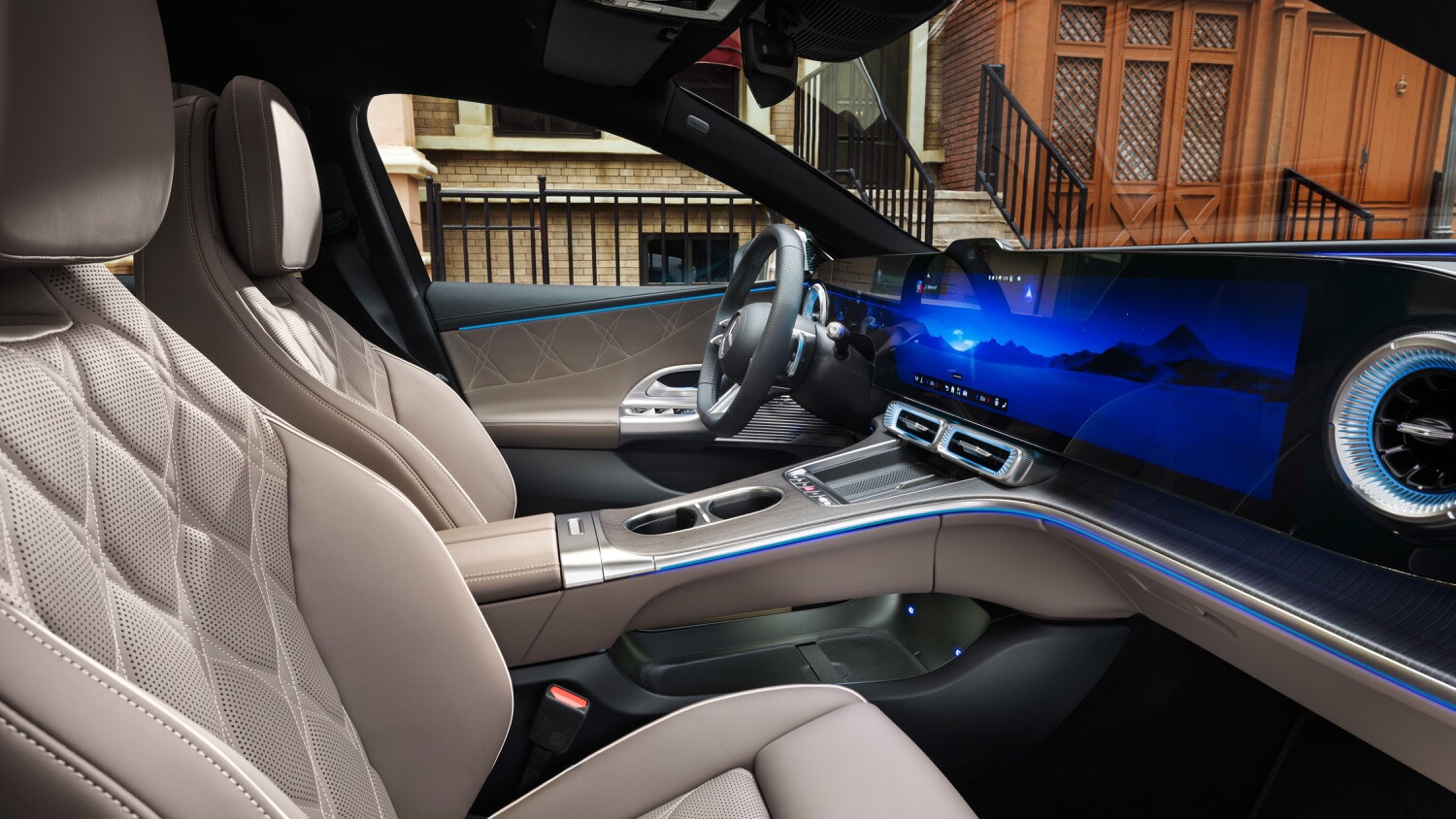 Per la prima volta anche Mercedes Classe C ha una versione elettrica