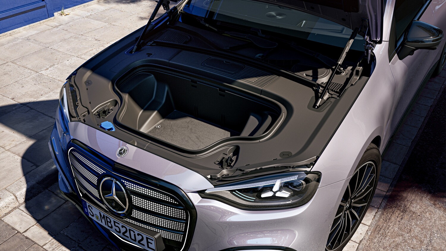 Per la prima volta anche Mercedes Classe C ha una versione elettrica