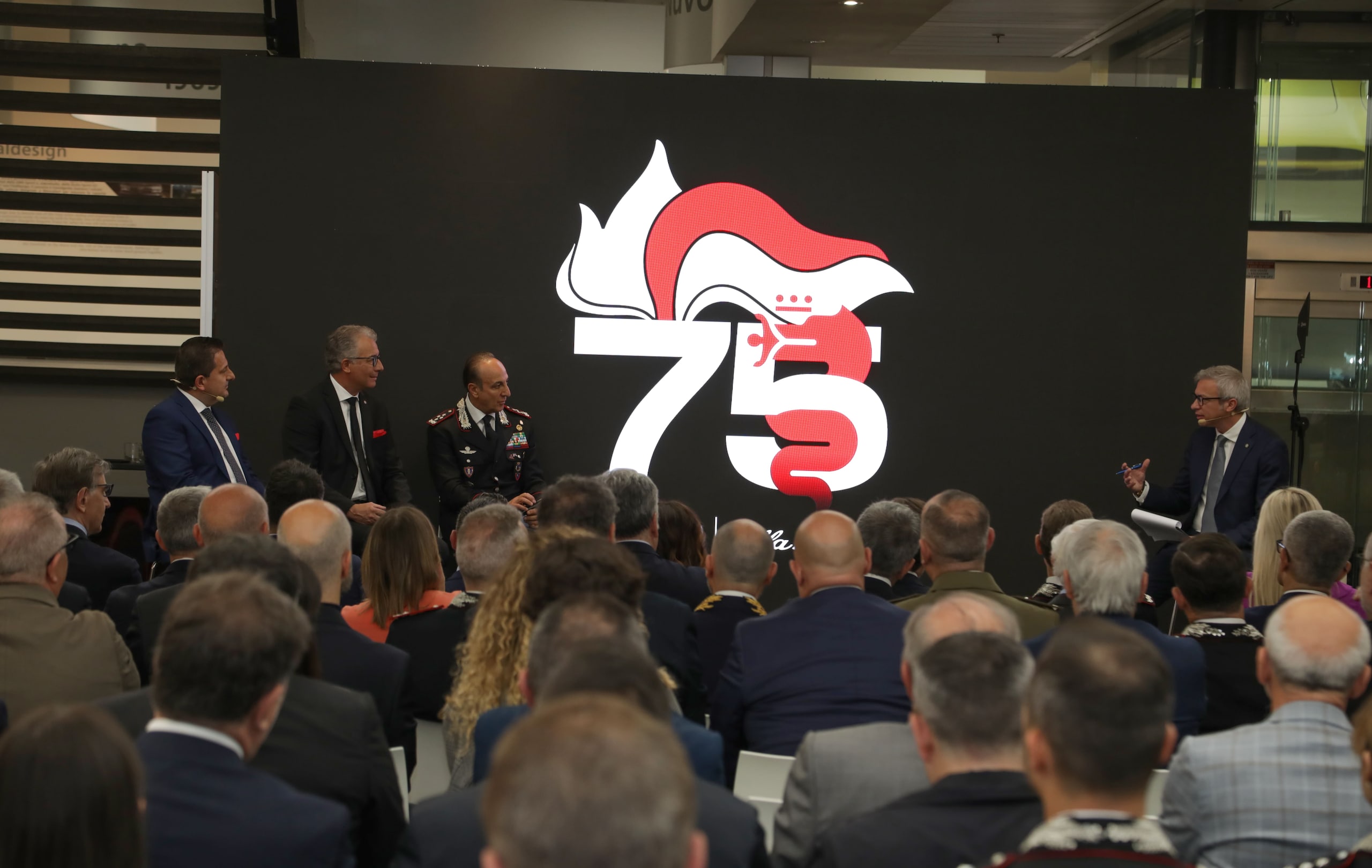 75 anni di Alfa Romeo e Carabinieri, un libro, una storia dell'Italia