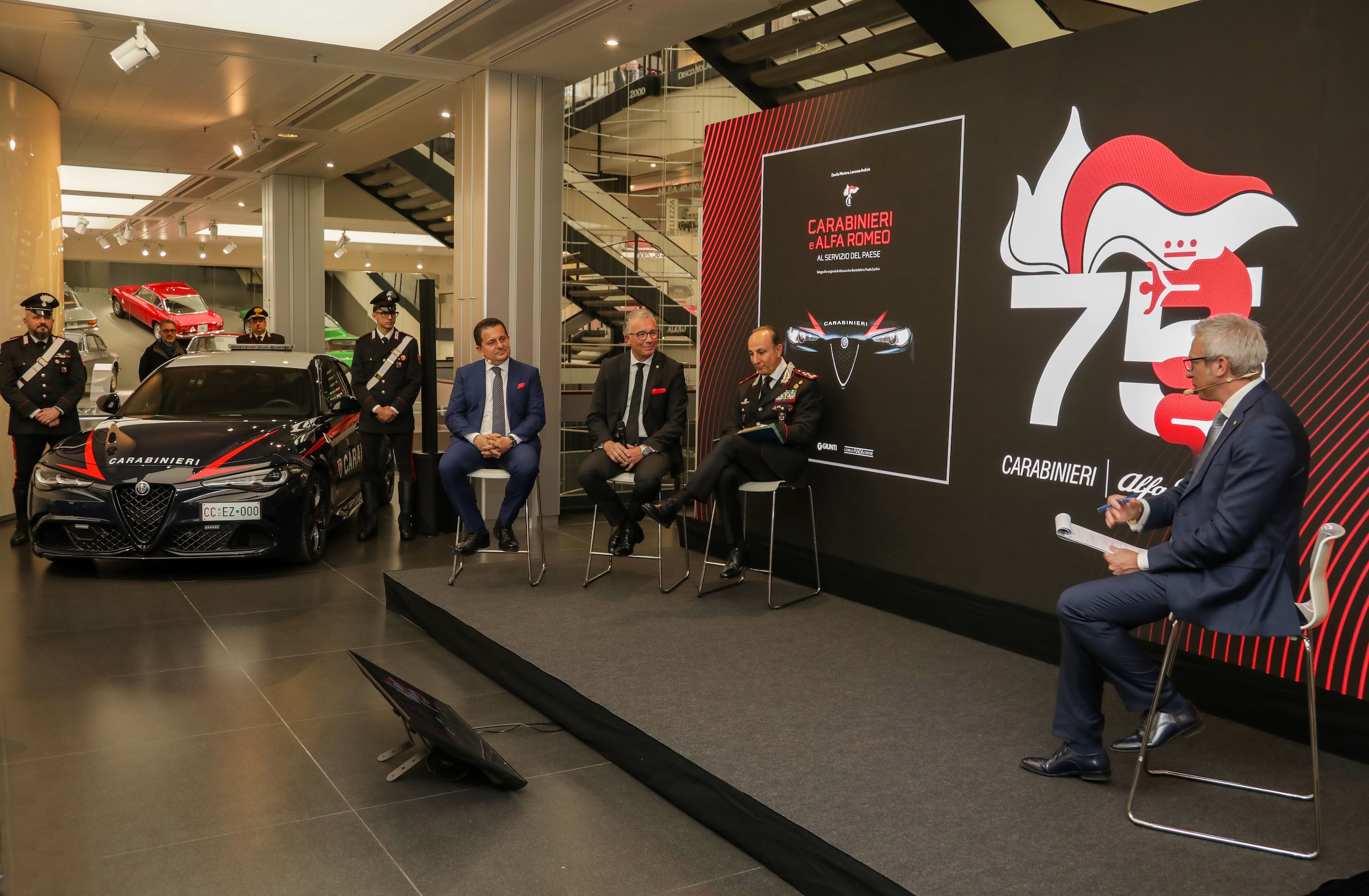 75 anni di Alfa Romeo e Carabinieri, un libro, una storia dell'Italia