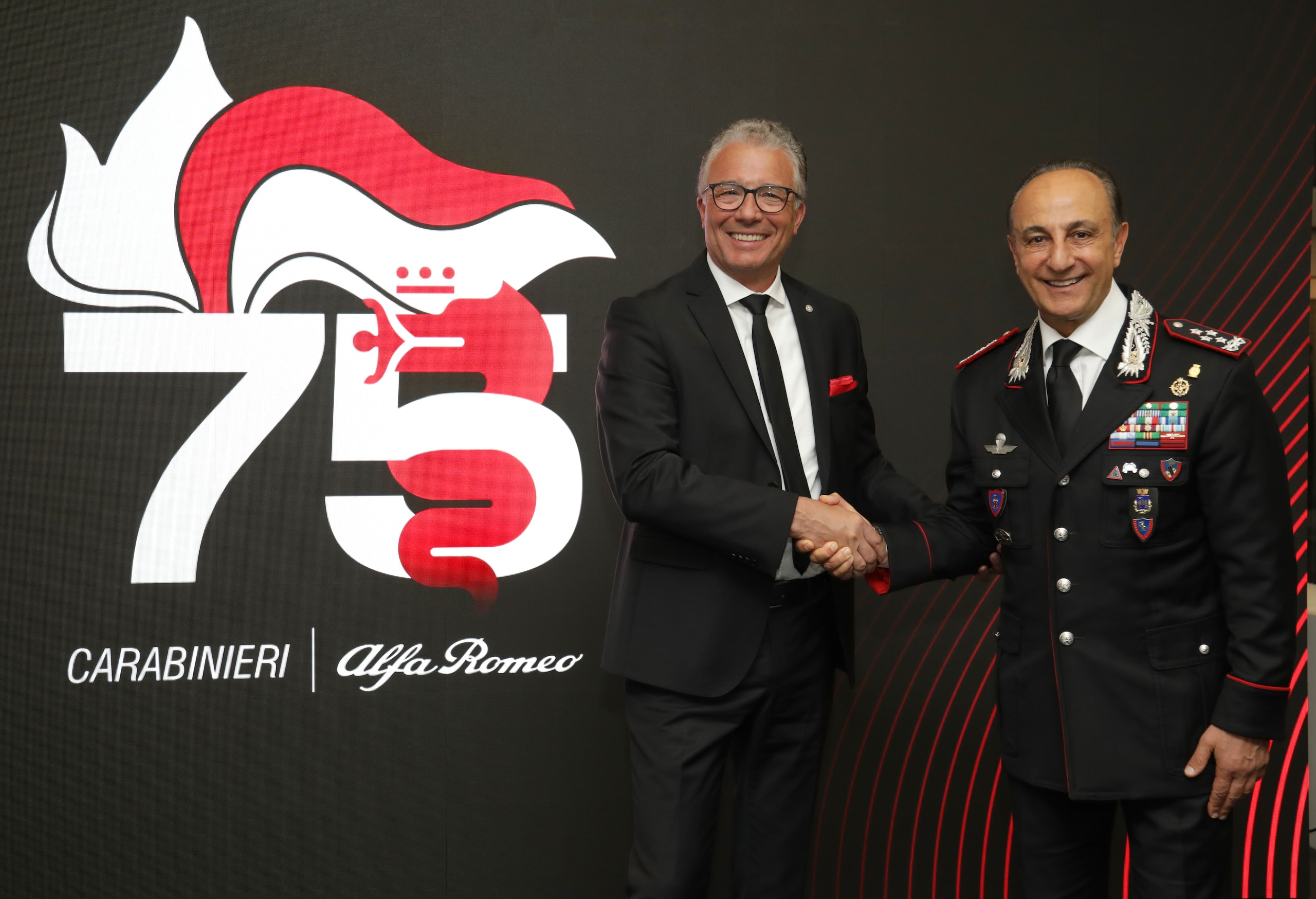 75 anni di Alfa Romeo e Carabinieri, un libro, una storia dell'Italia