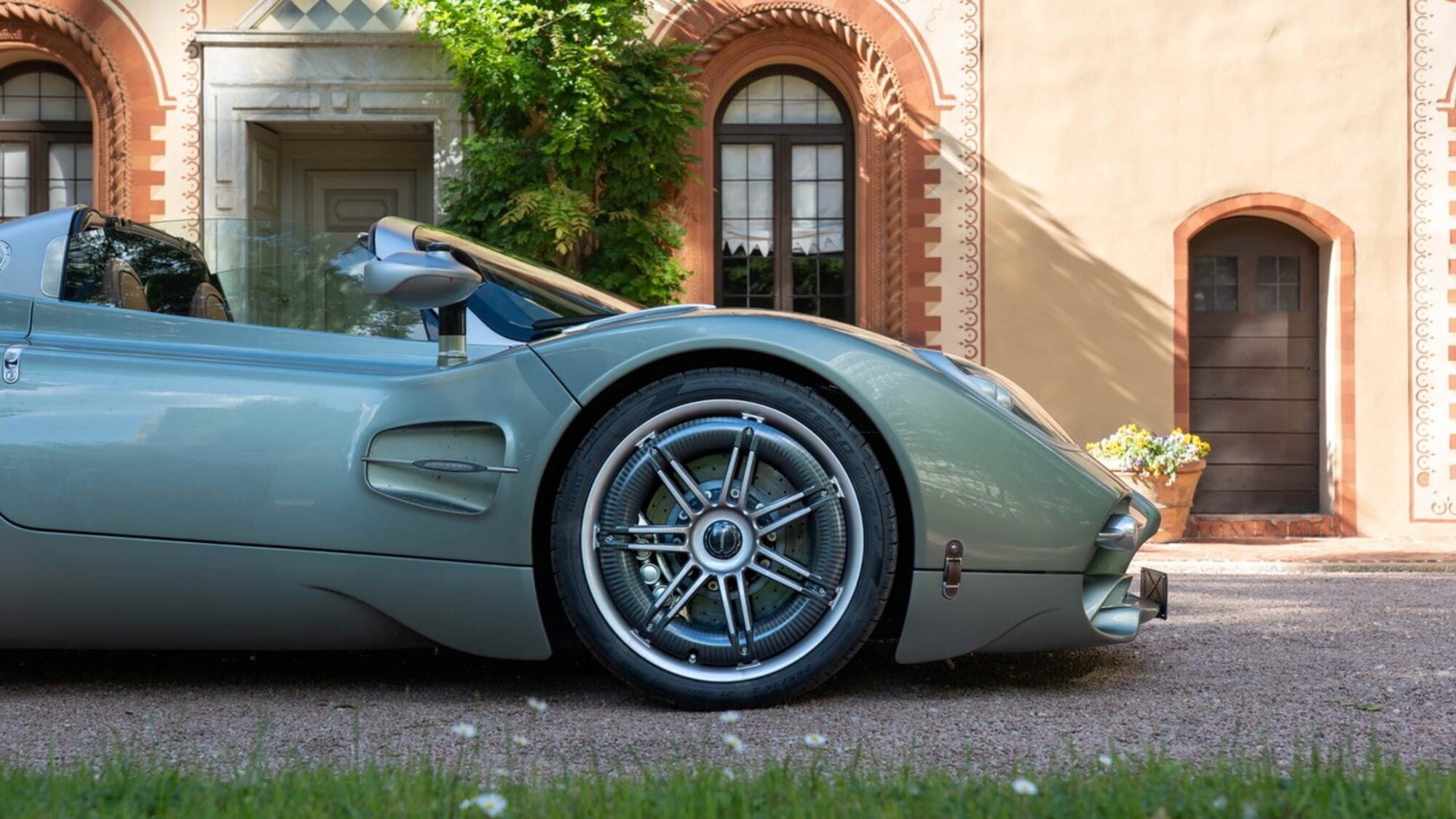 Pirelli Cyber Tyre, il futuro è già realtà: oltre 1500 km sulla Pagani Utopia