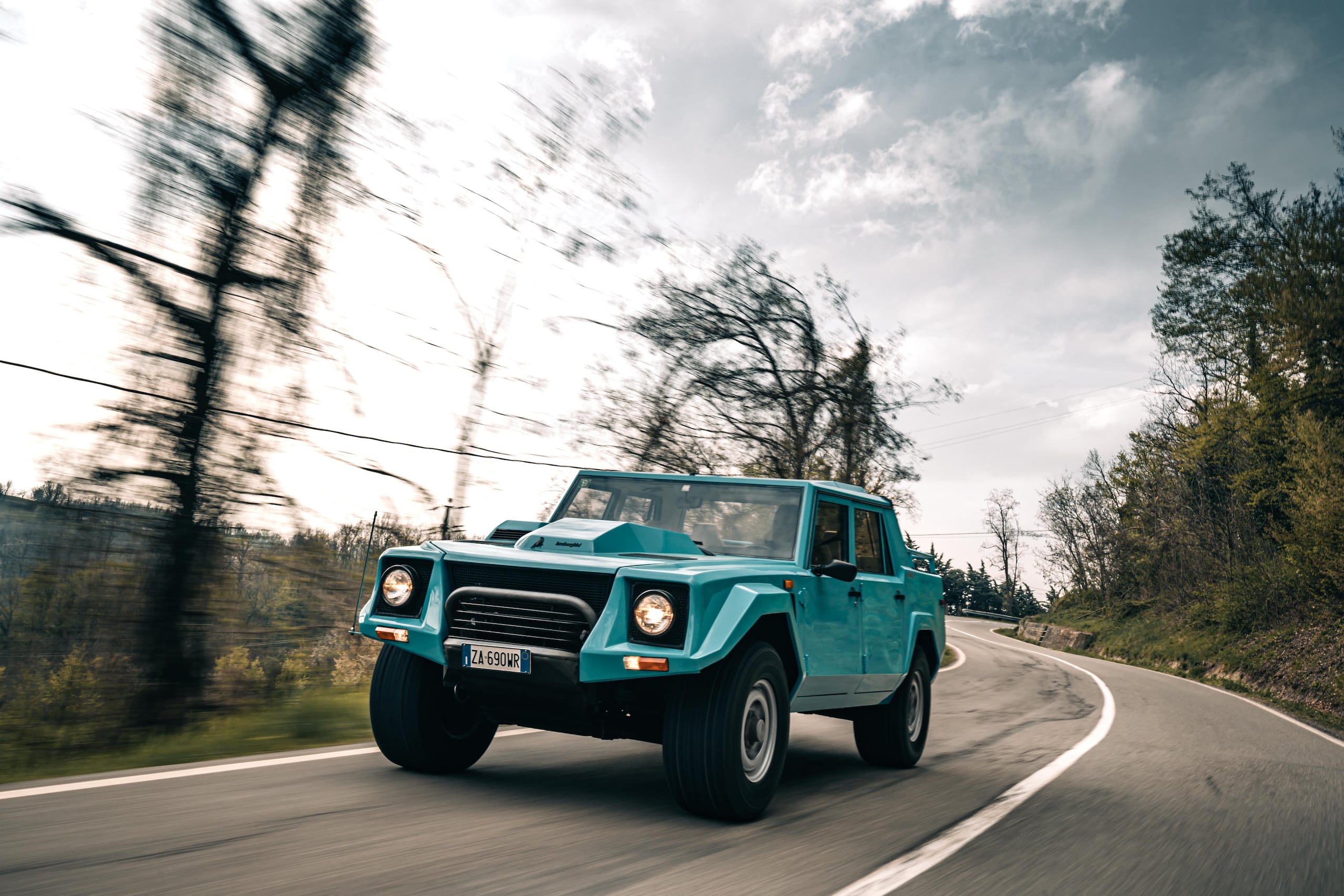 Lamborghini LM002, buon compleanno Rambo Lambo: il primo super Suv compie 40 anni