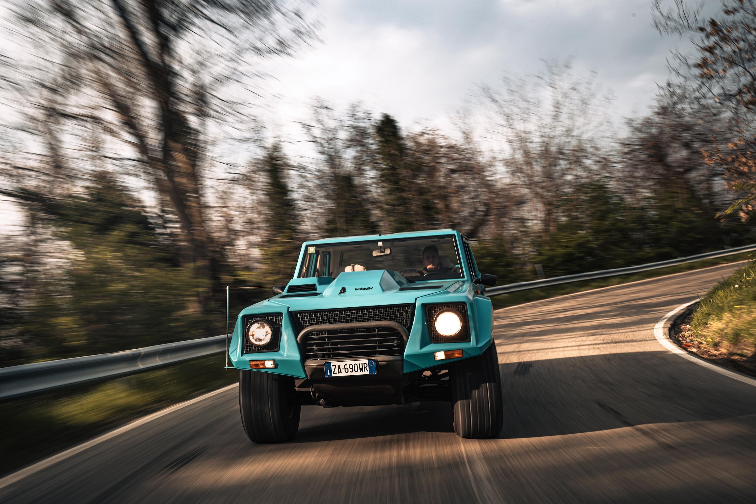 Lamborghini LM002, buon compleanno Rambo Lambo: il primo super Suv compie 40 anni