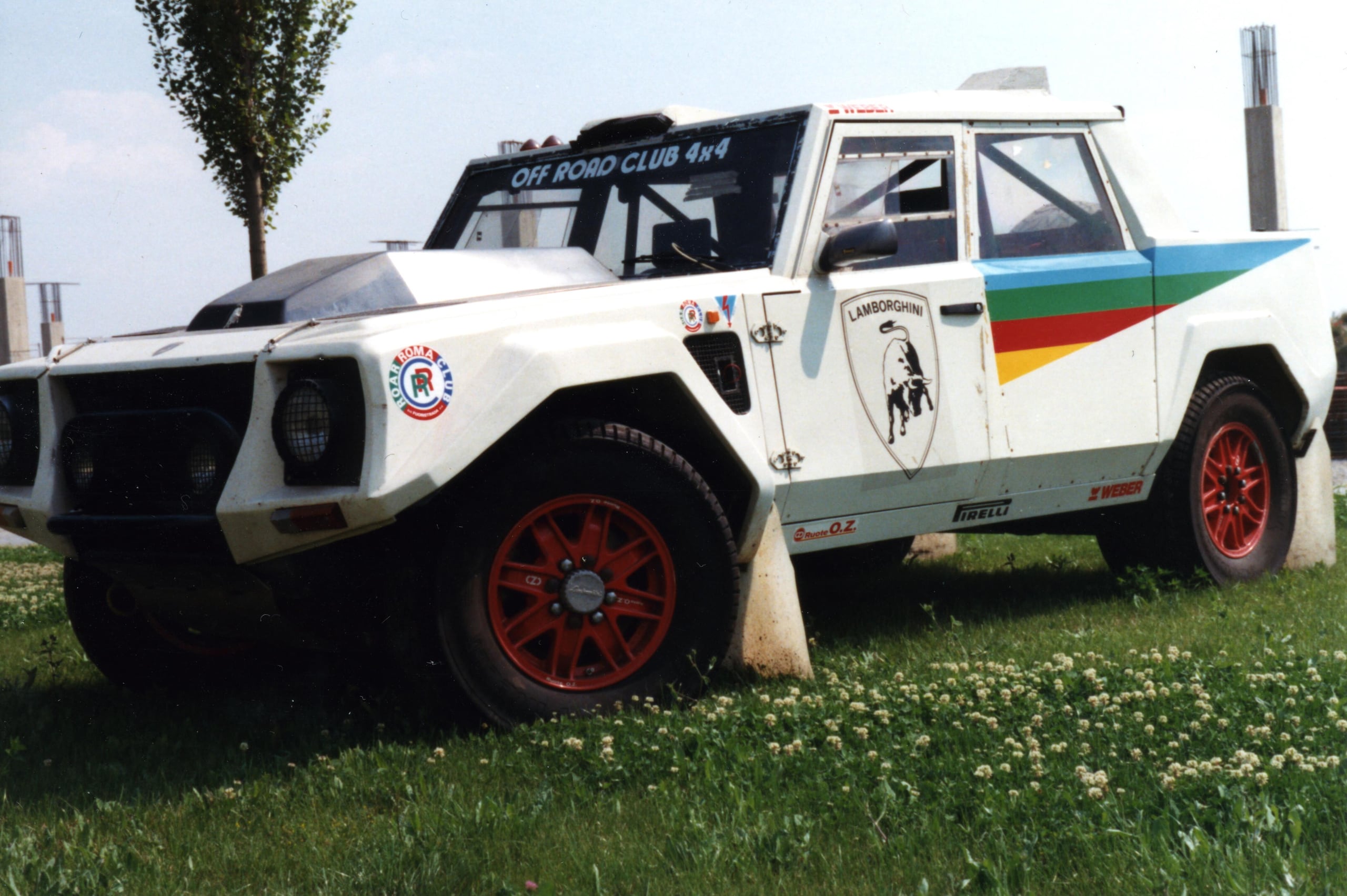 Lamborghini LM002, buon compleanno Rambo Lambo: il primo super Suv compie 40 anni